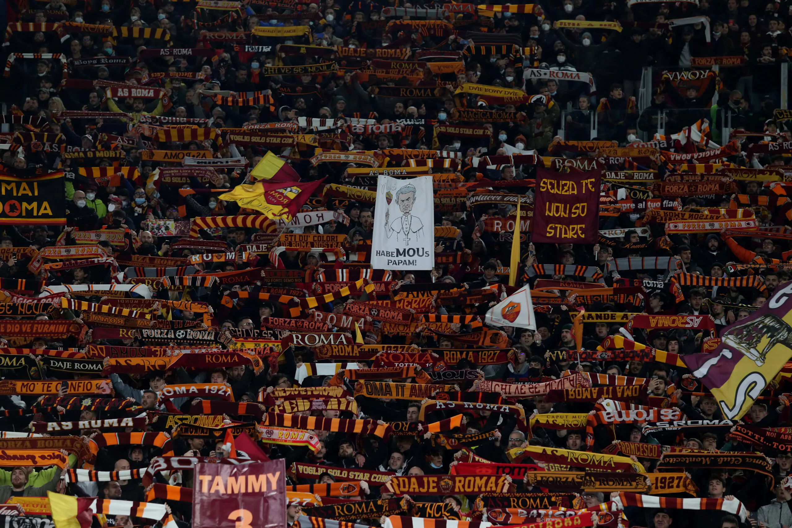 Roma, il big vuole rinnovare, ma il Tottenham incombe: la situazione