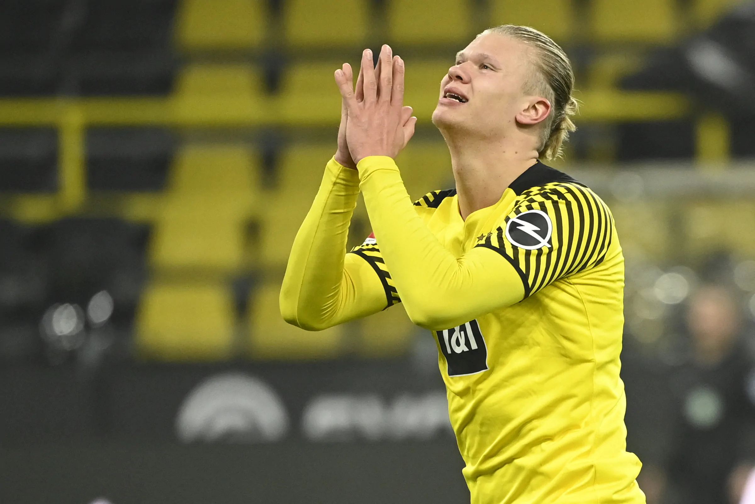 Haaland furioso: “Il Borussia Dortmund mi sta spingendo a farlo”