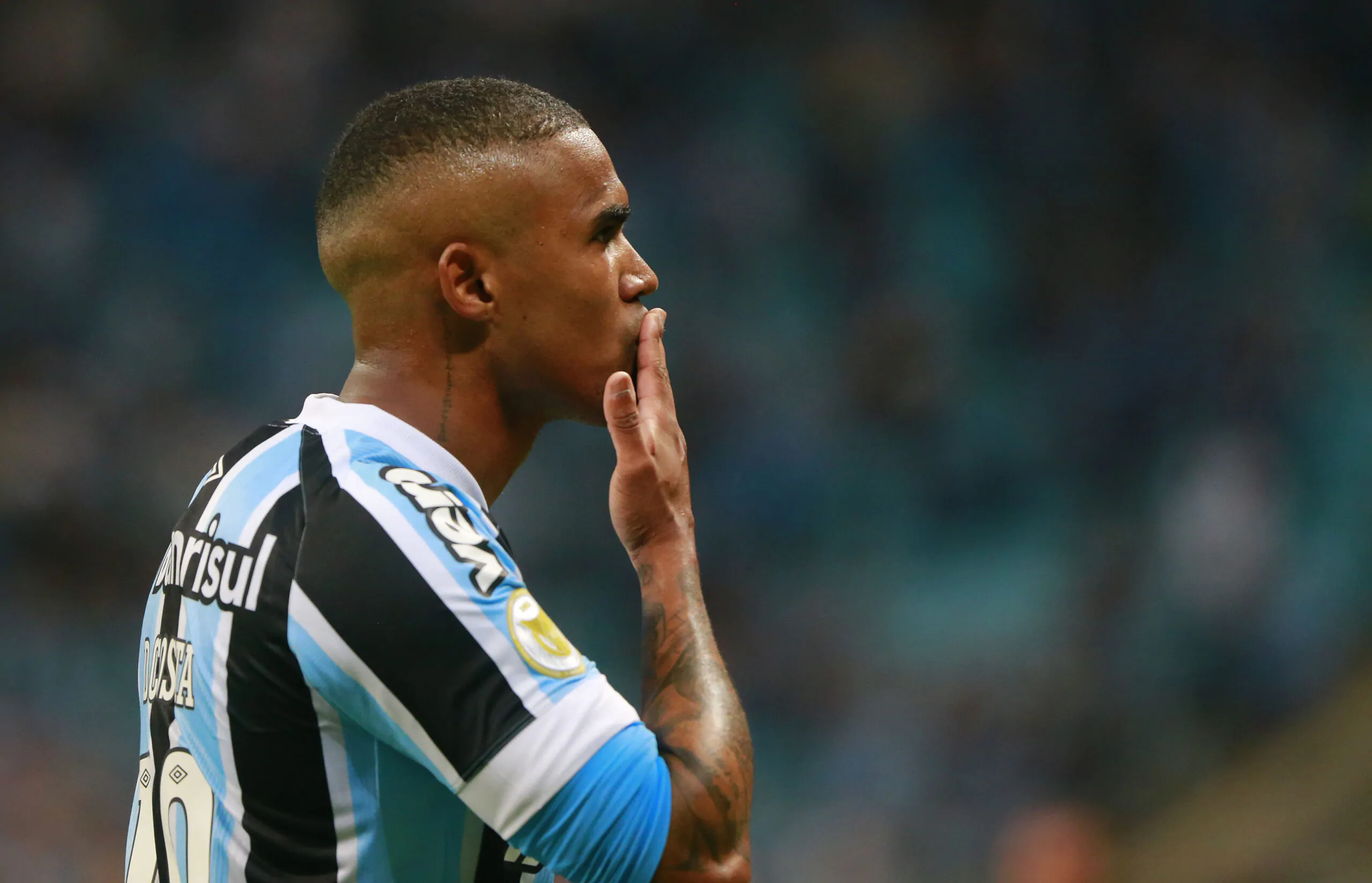 Douglas Costa sta per lasciare il Gremio: le opzioni per il futuro