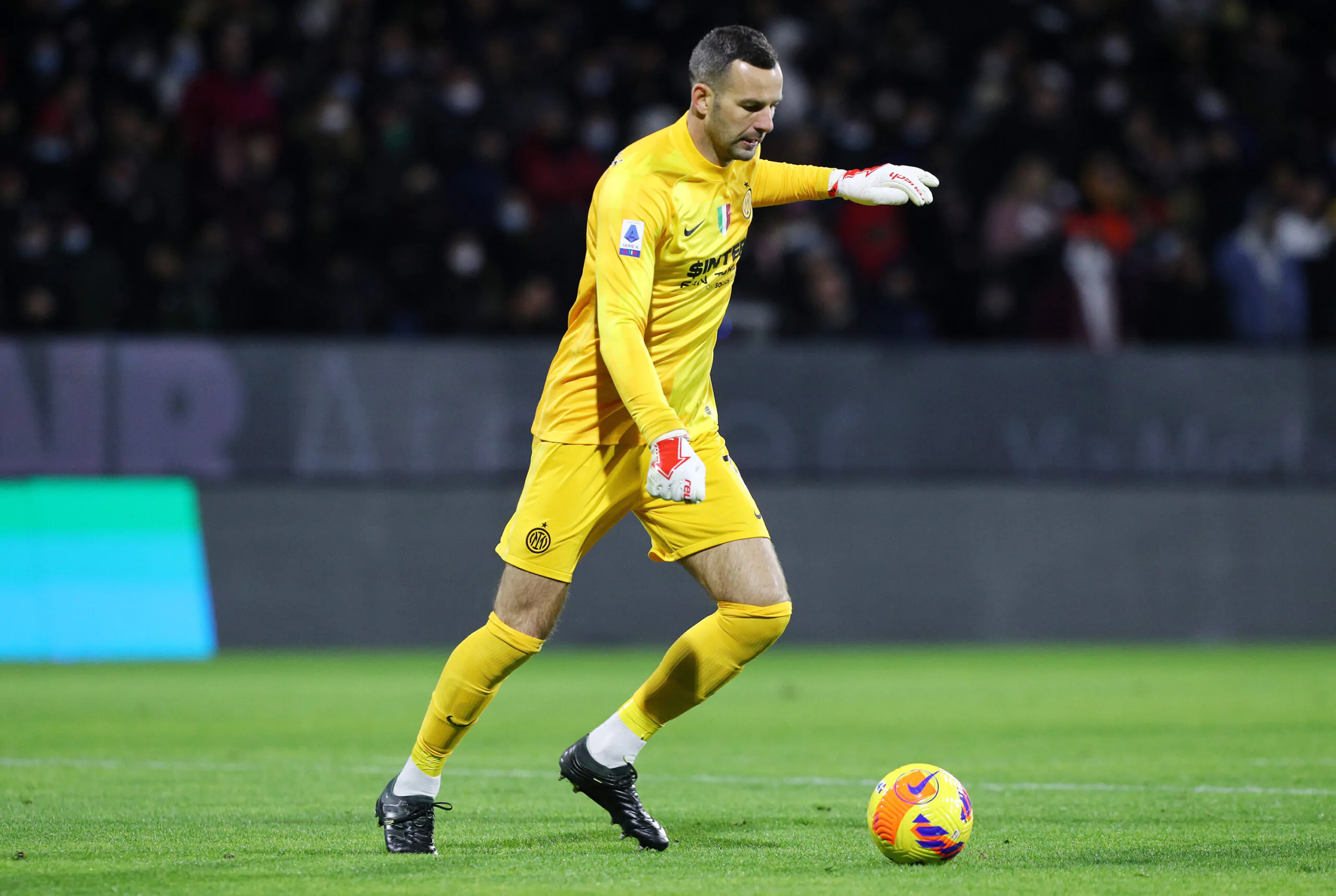 Handanovic, scelta a sorpresa dell’Inter! Il futuro del portiere