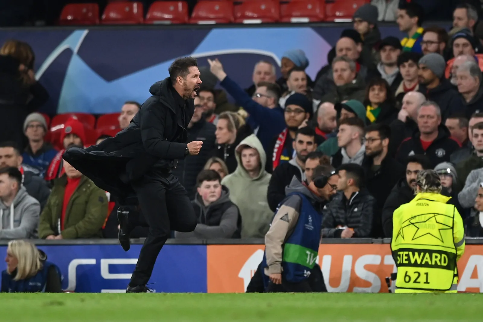 Manchester-Atletico, tifosi infuriati con Simeone: l’hanno fatto a fine partita!