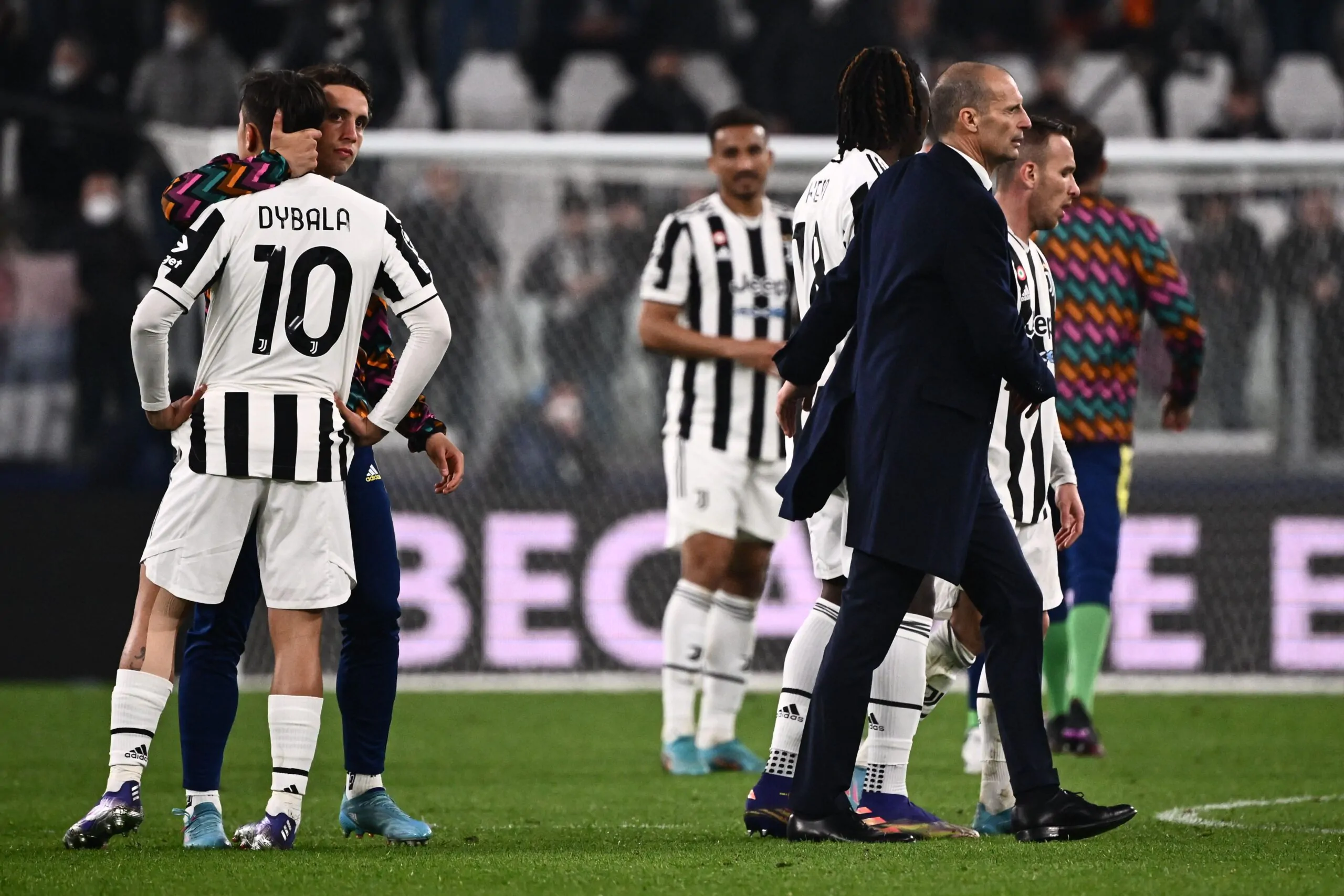 Bufera in casa Juventus, lite tra Allegri e un giocatore: la situazione