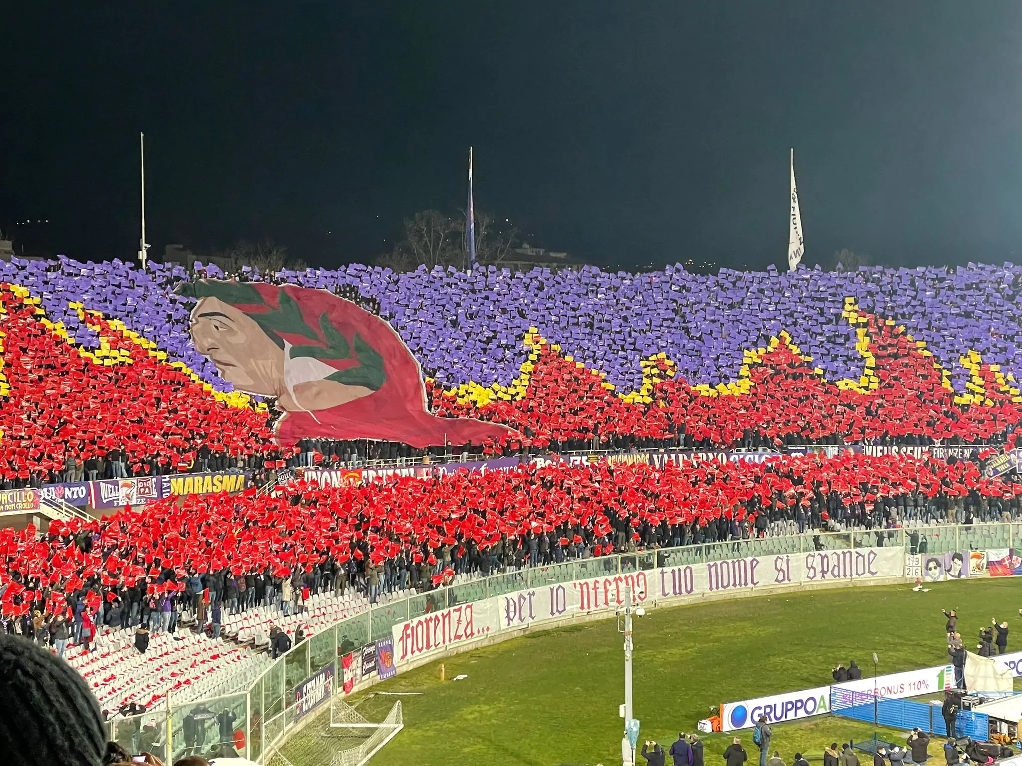 Il canto di Dante contro Vlahovic: cosa hanno fatto i tifosi della Fiorentina! (FOTO)