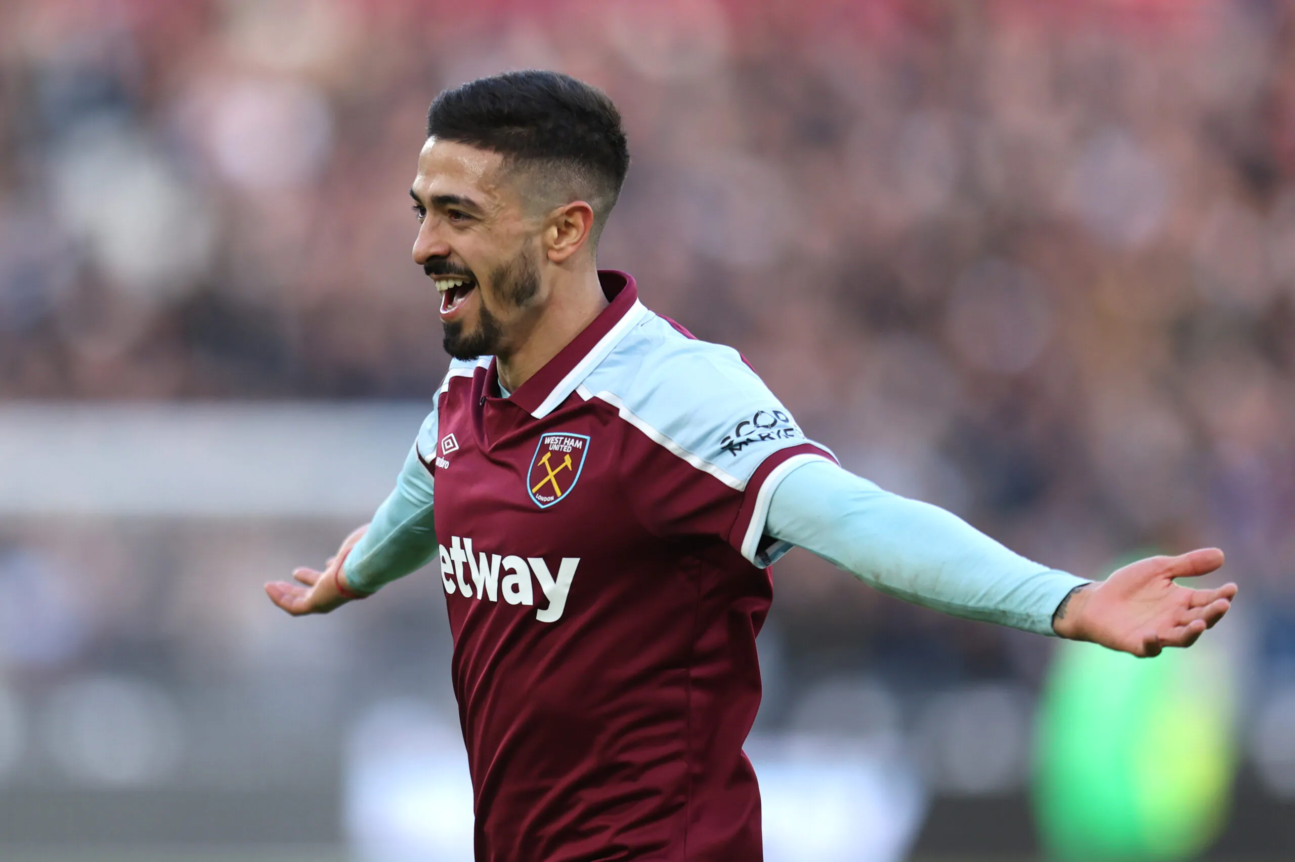 Si addormenta al volante a l’auto si ribalta: grave incidente per Lanzini del West Ham