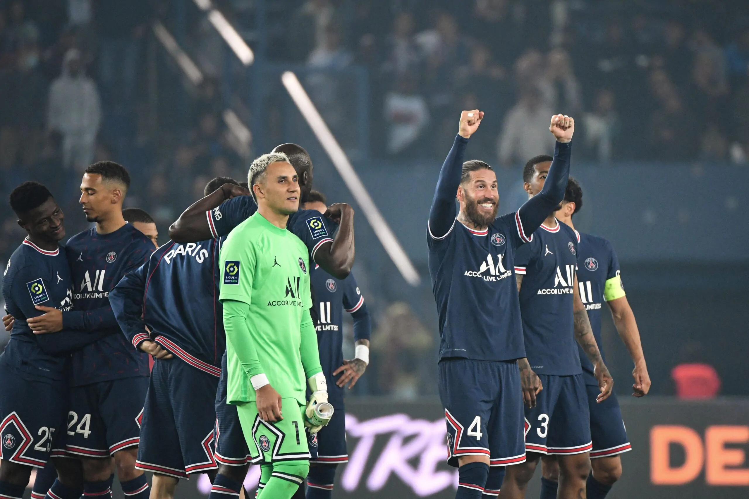 PSG, due giocatori si allontanano da Parigi: il motivo