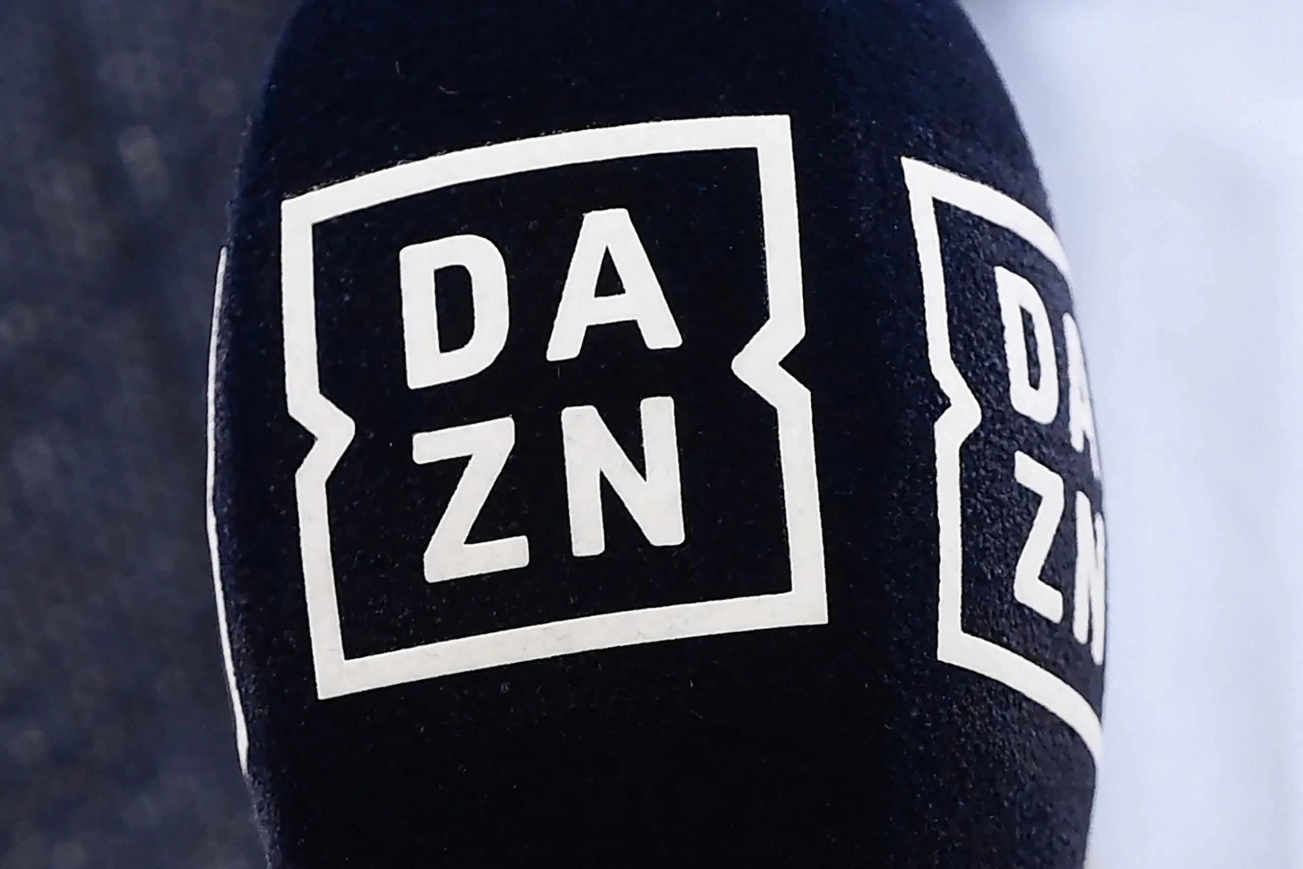 TIM in rottura con DAZN: pronto nuovo accordo con Sky e Amazon