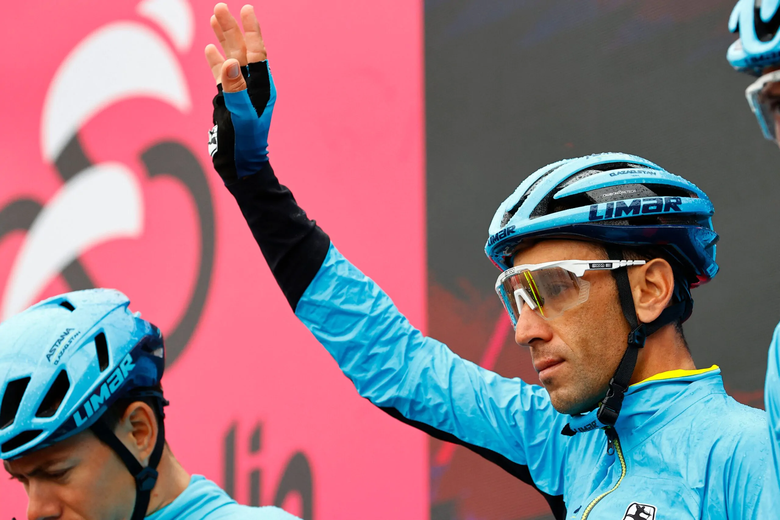 “Grazie Nibali”, addio al Giro d’Italia e al ciclismo: si ritira uno dei più grandi di sempre