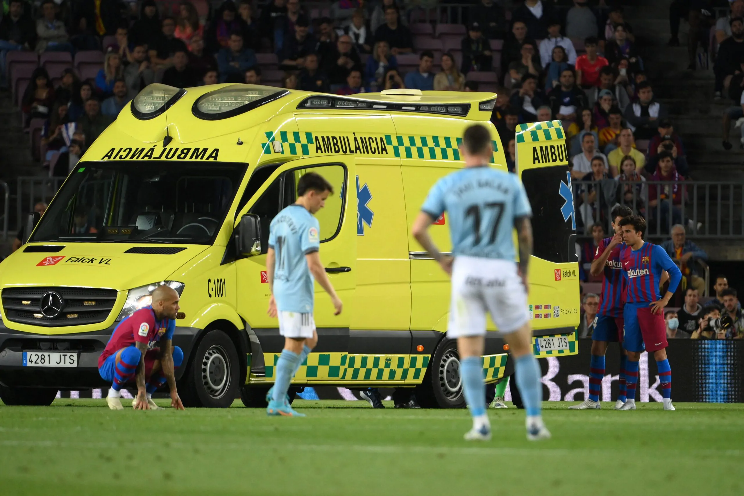 Barcellona-Celta Vigo, attimi di paura: Araujo perde i sensi dopo un contrasto con Gavi