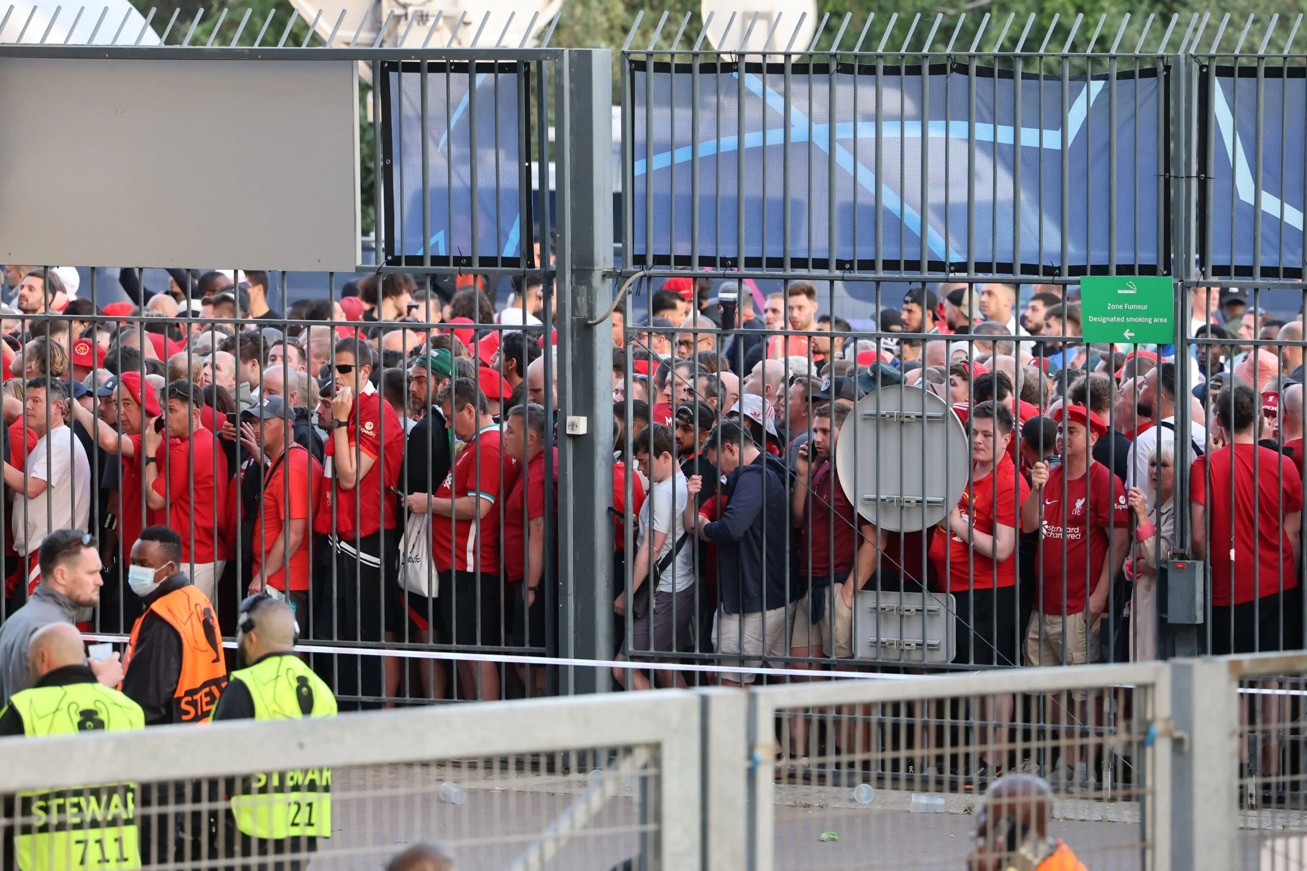 Liverpool-Real Madrid, caos con la polizia fuori dallo Stade de France: l’accaduto