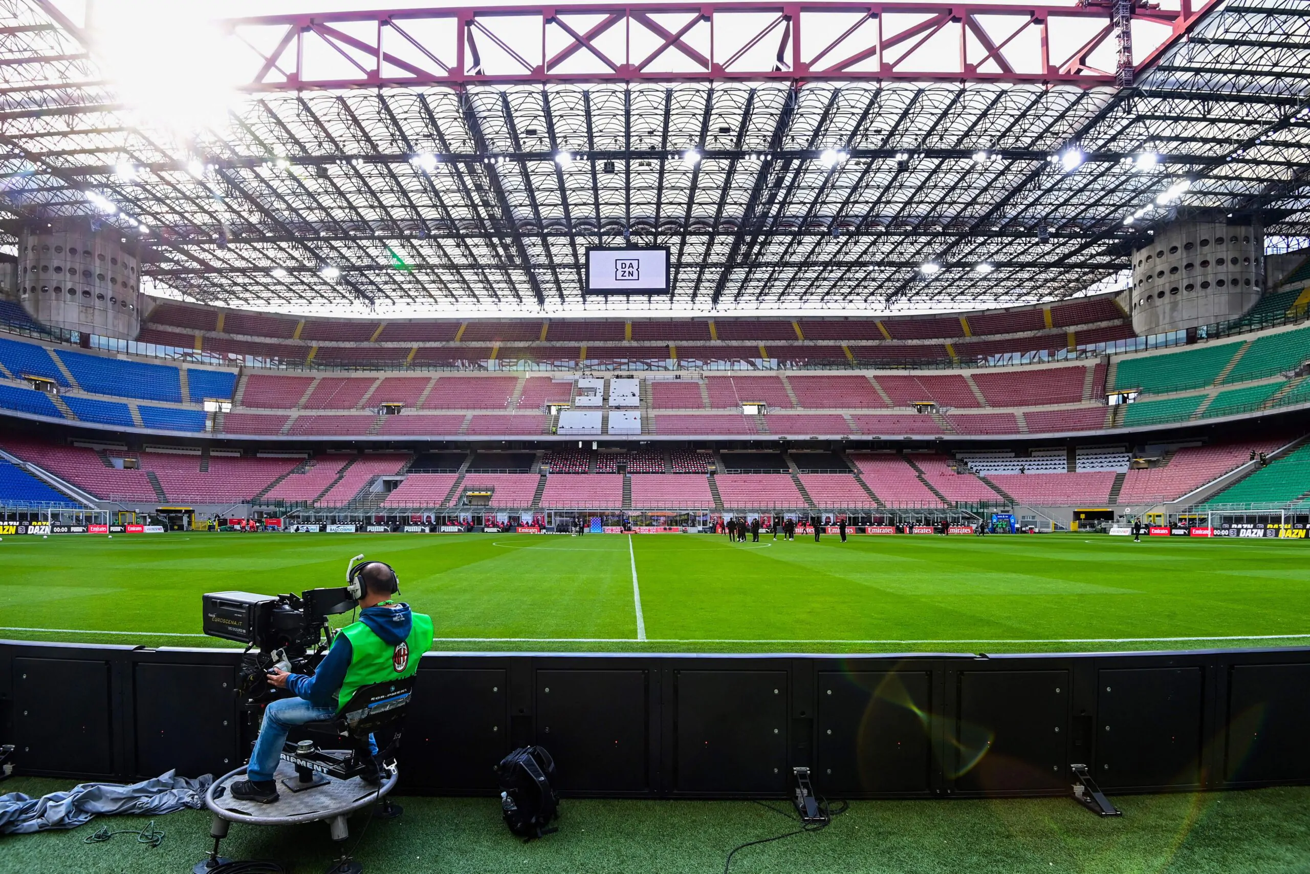 Novità San Siro: Milan e Inter sono pronte a sostituirlo!