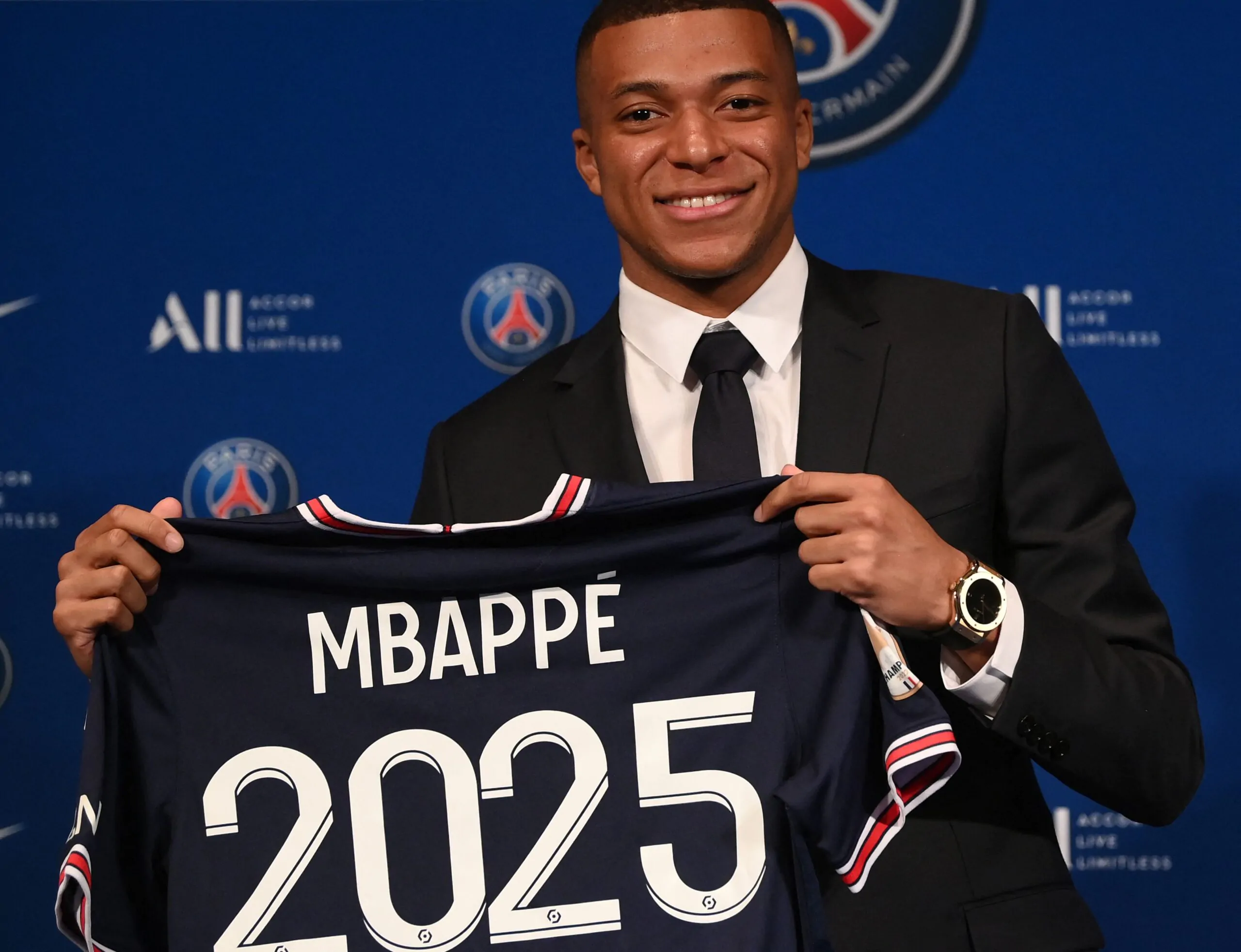 Mbappé: “Mi congratulo per lo scudetto del Milan” e poi fa sognare i tifosi rossoneri!