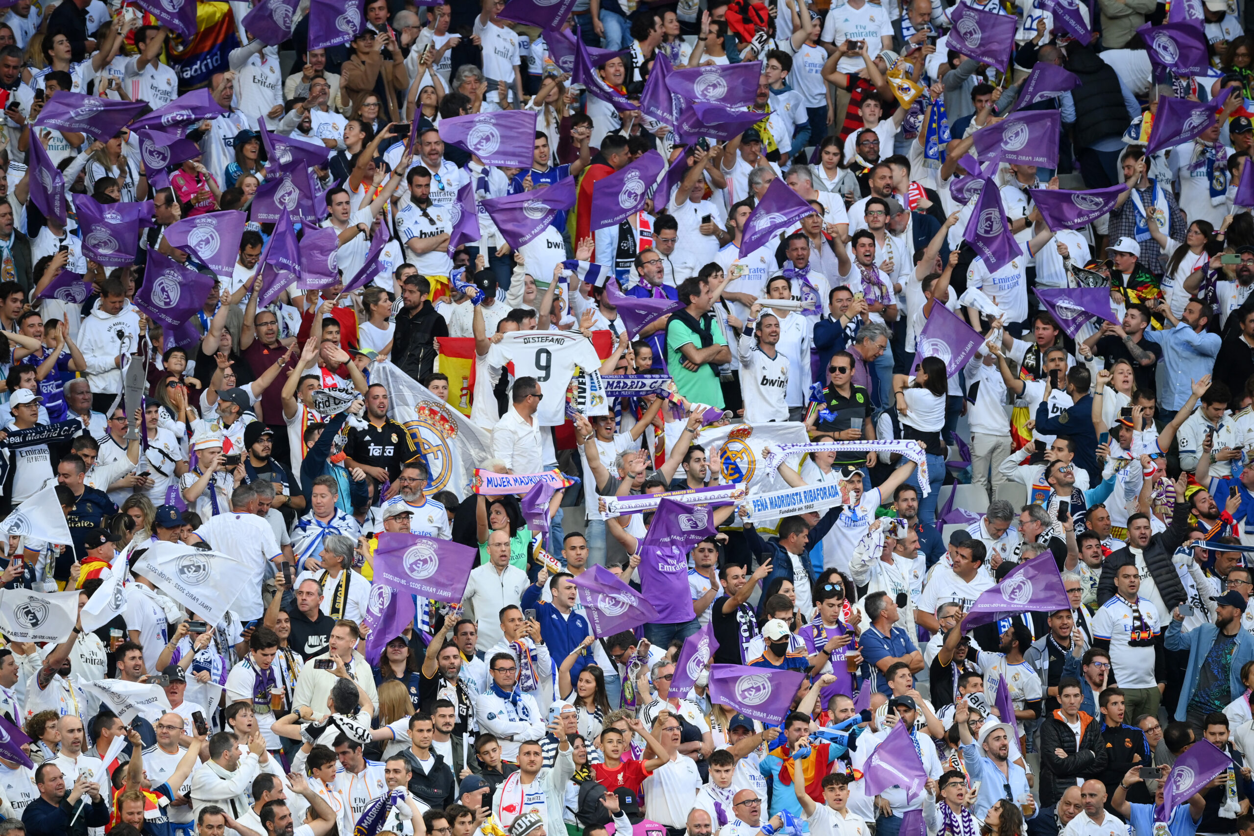 Finale Champions League, disordini a Parigi: “Gas lacrimogeni fuori dallo stadio, organizzazione indegna!”