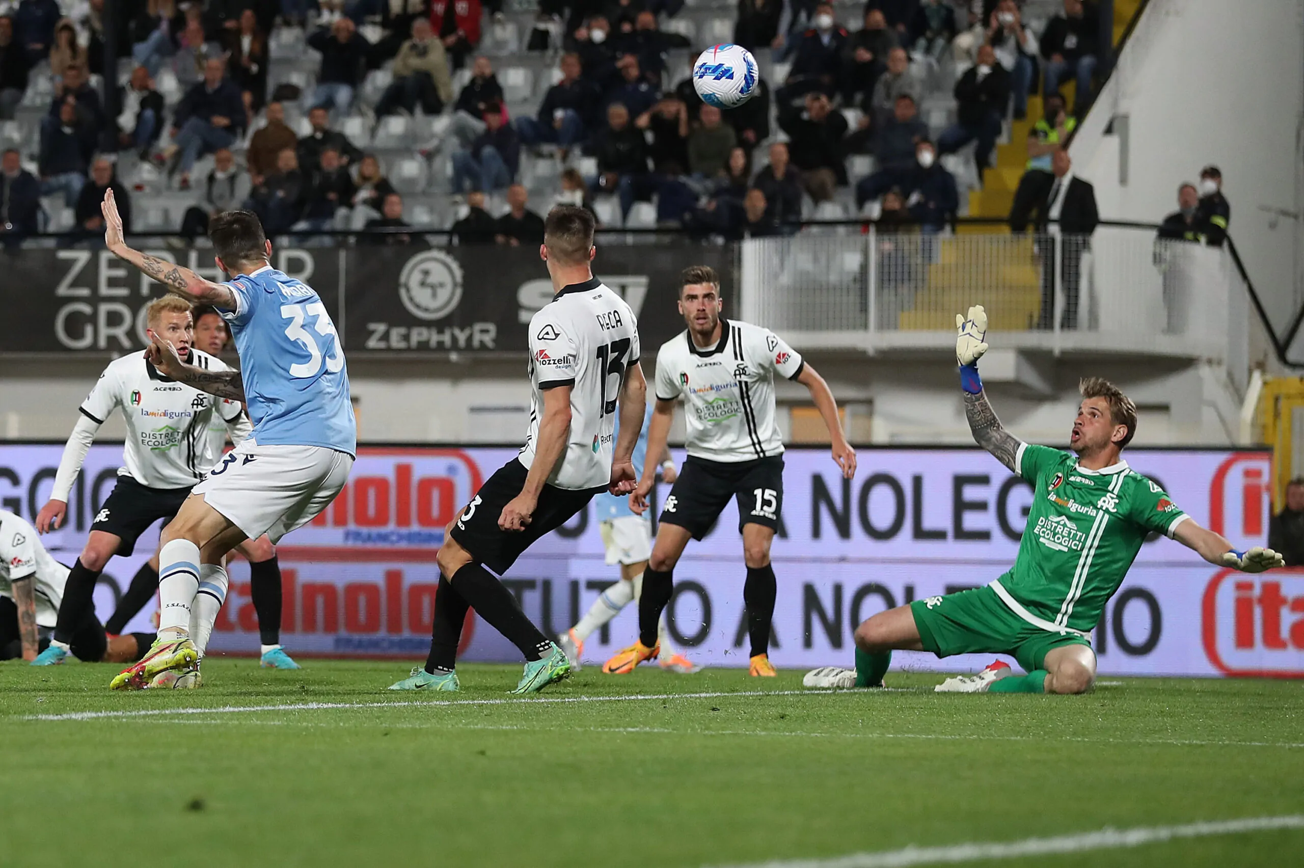 Spezia-Lazio, svelato l’audio tra arbitro e Var sul gol in fuorigioco di Acerbi!