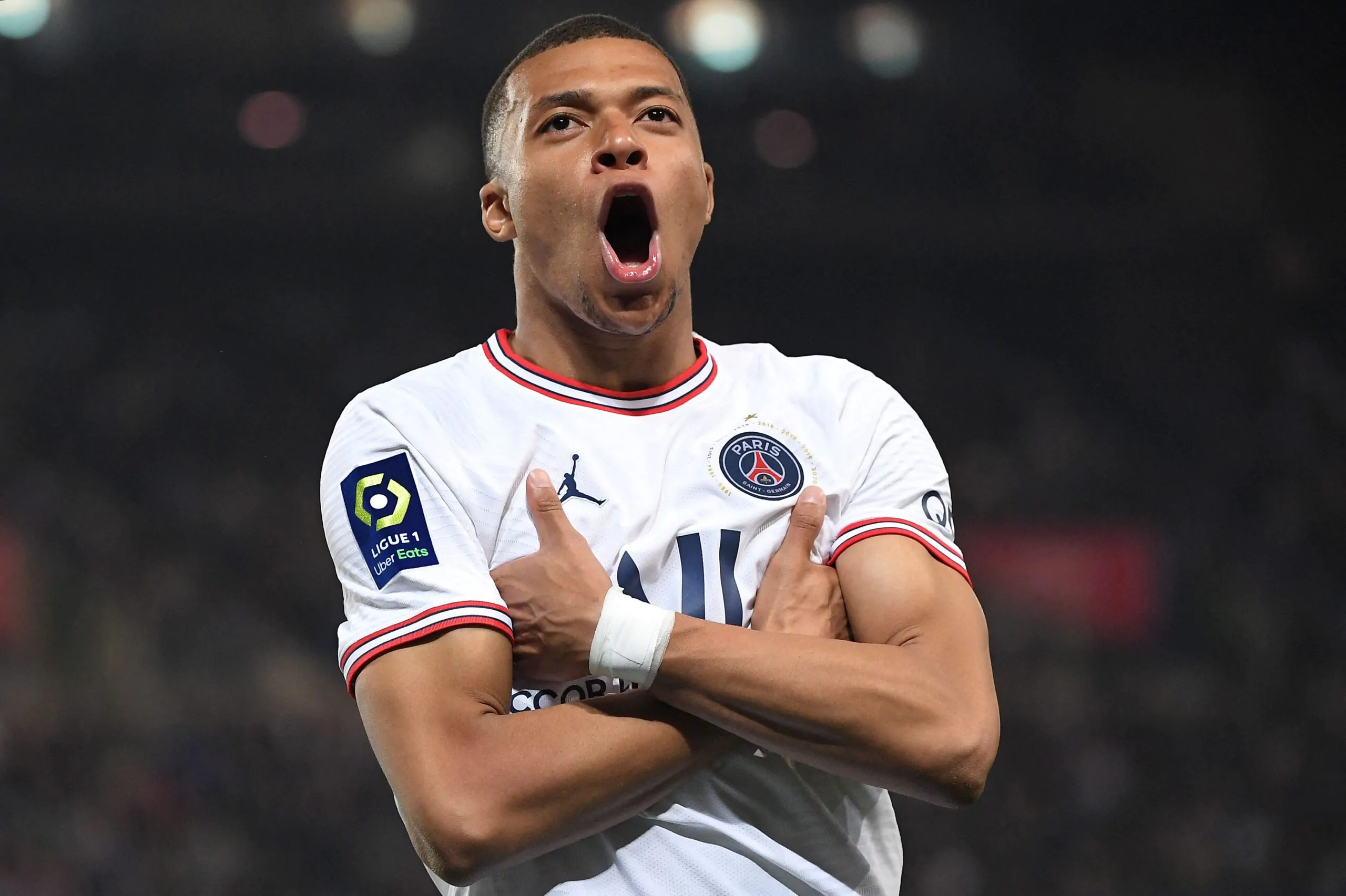 Il PSG ufficializza Mbappé, ma la Liga minaccia: “Ricorso all’UEFA!”