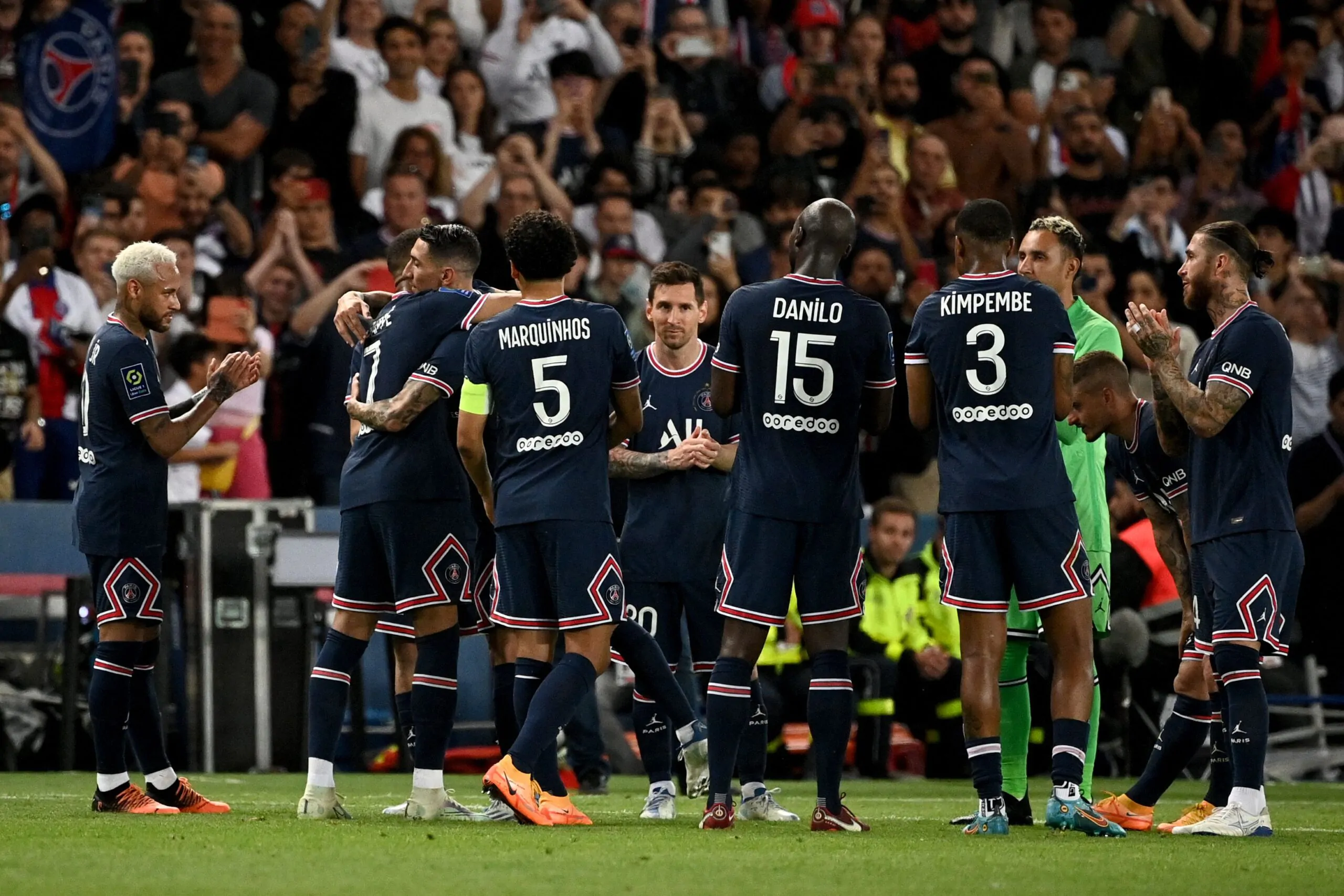 Video- Il PSG presenta le nuove maglie: manca il top player, indizio di mercato?