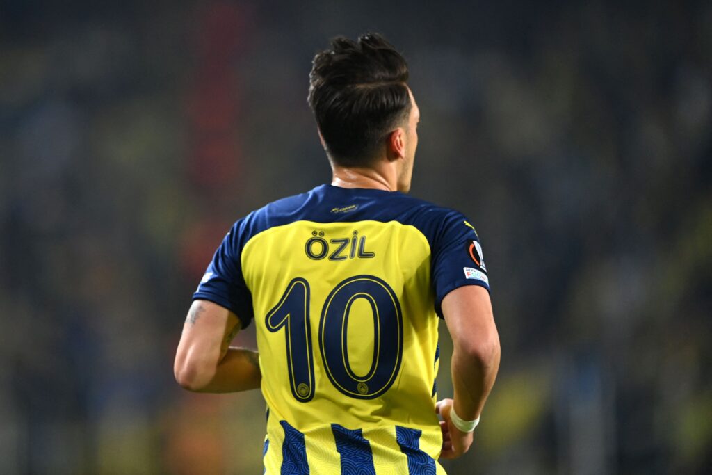 ozil-basaksehir-fenerbache