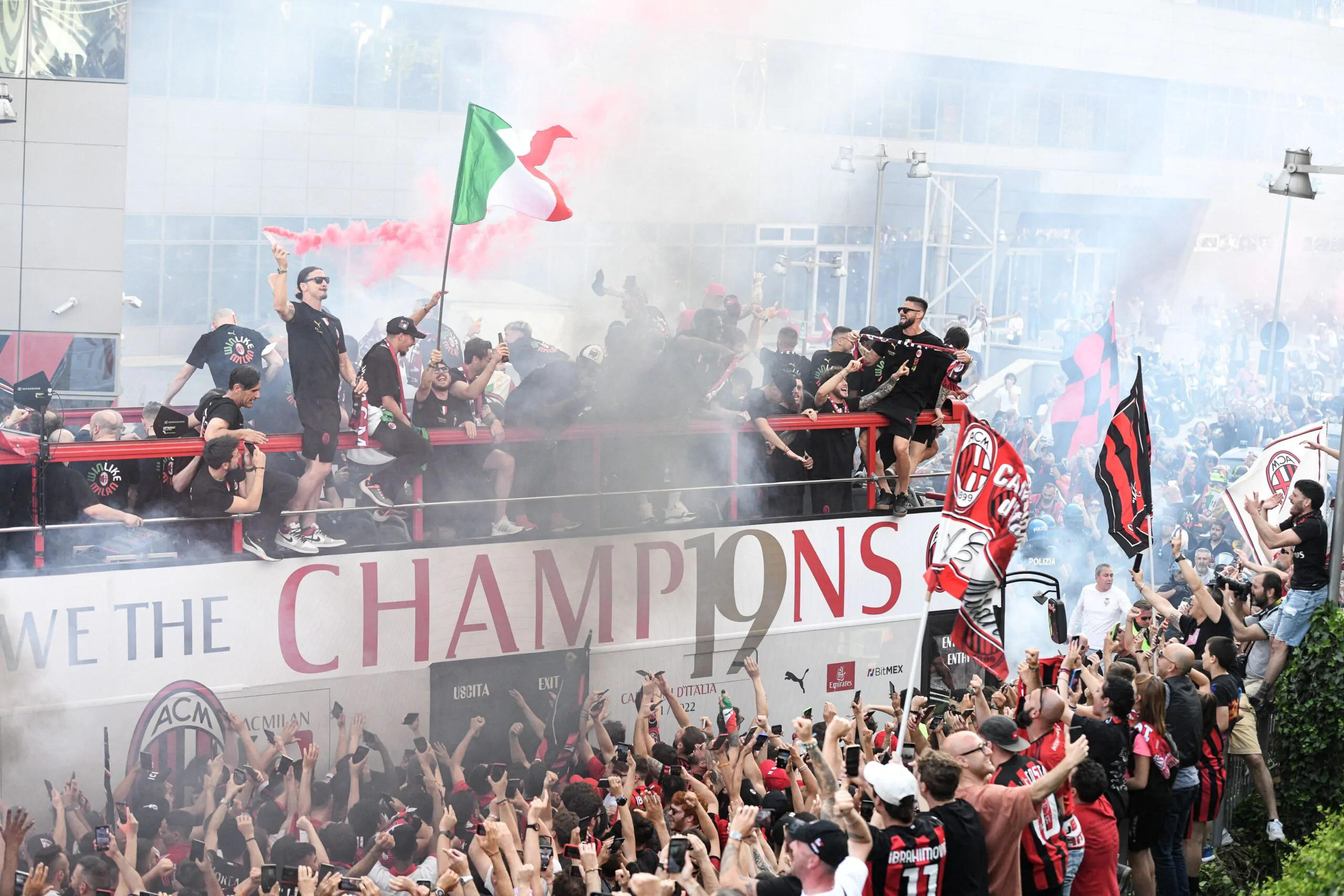 Festa scudetto, multati quattro giocatori del Milan