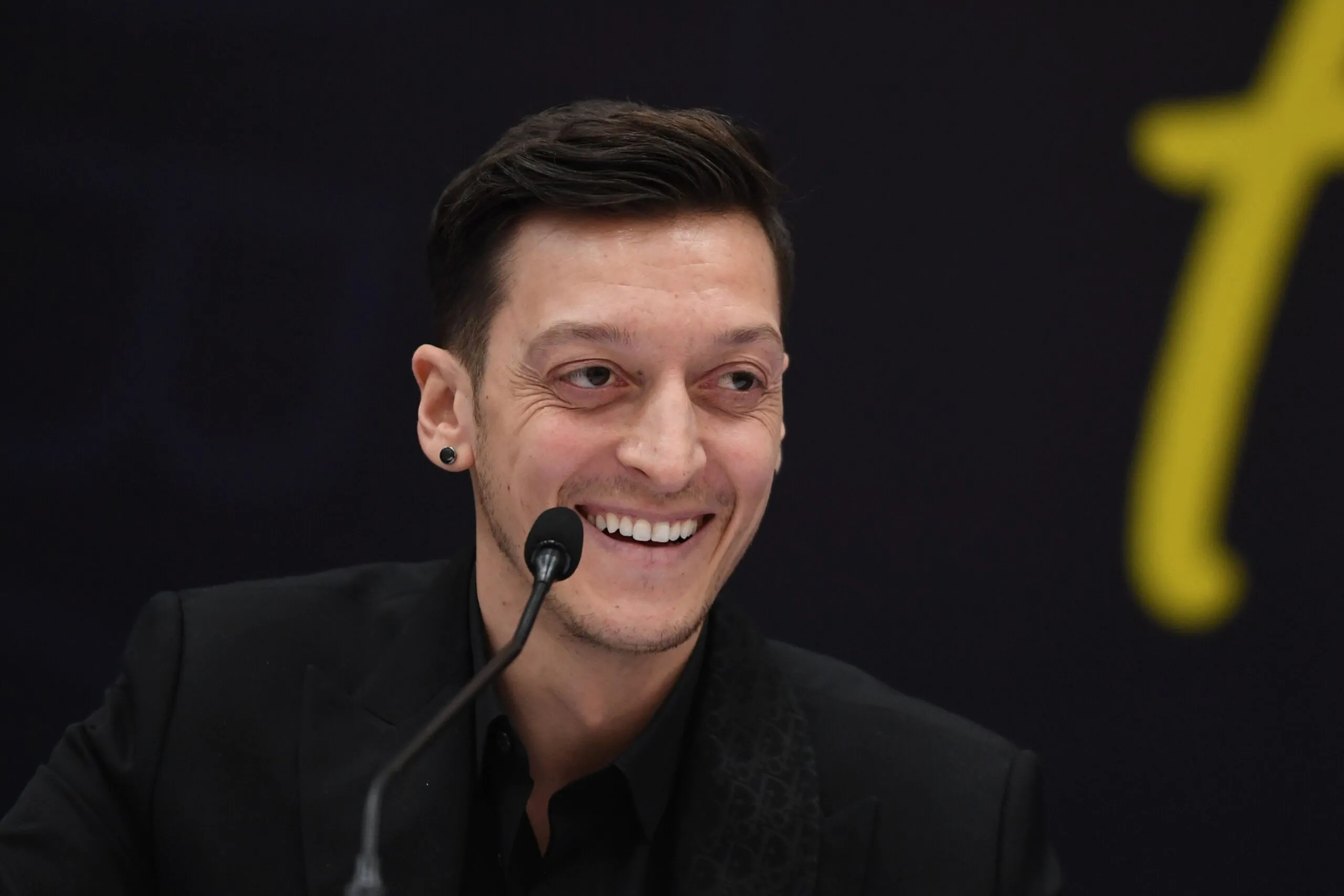 Calciomercato, nuova destinazione per Ozil: è ufficiale