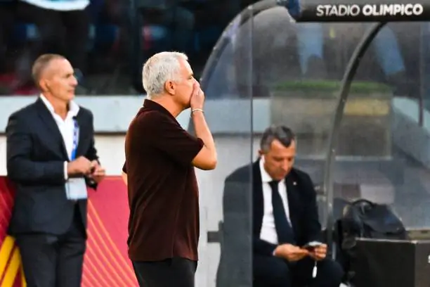 Roma-Atalanta, Mourinho su tutte le furie: che attacco all’arbitro!