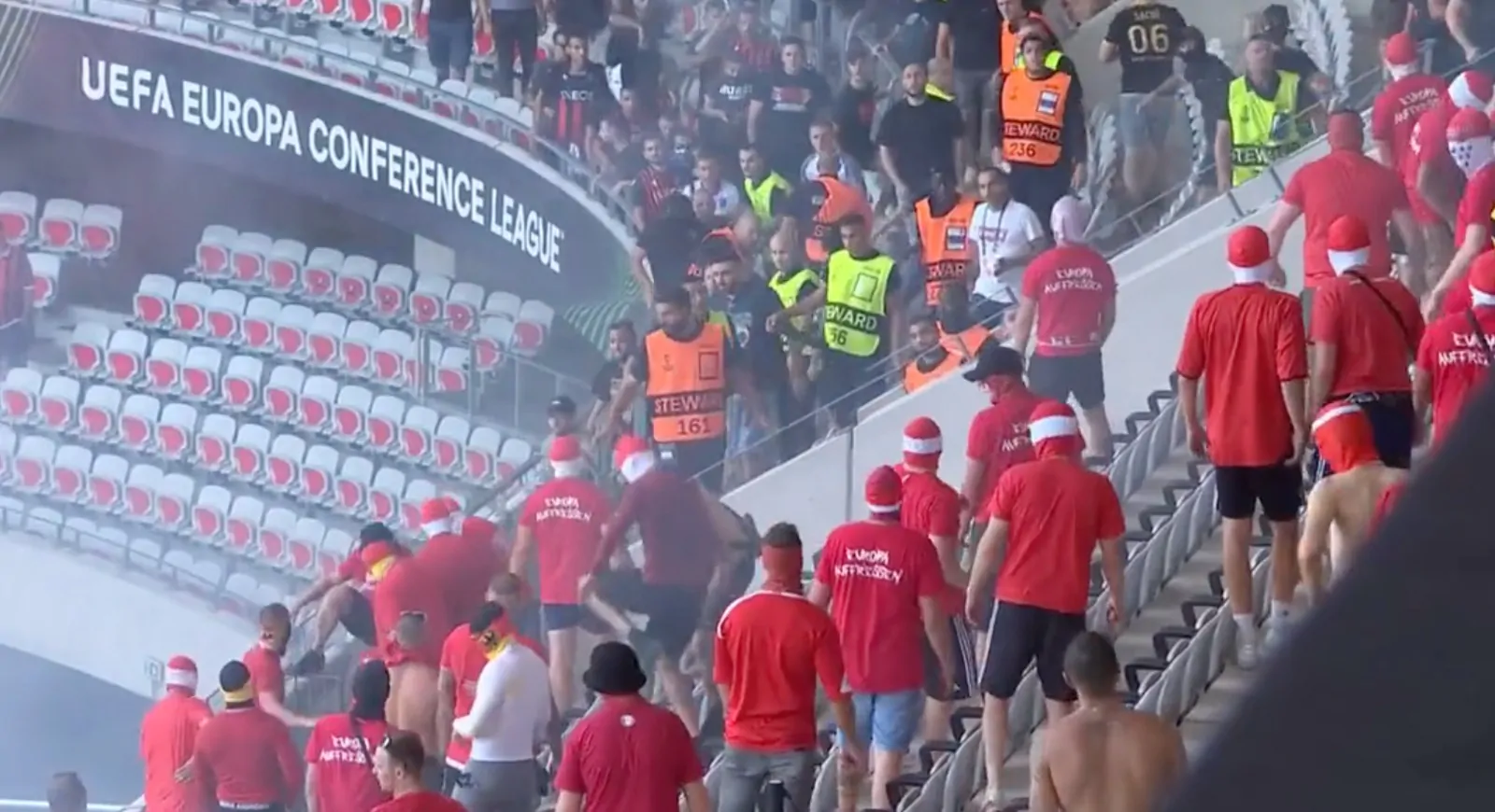 VIDEO – Nizza-Colonia, scontri violentissimi allo stadio e feriti gravi! La decisione sulla partita