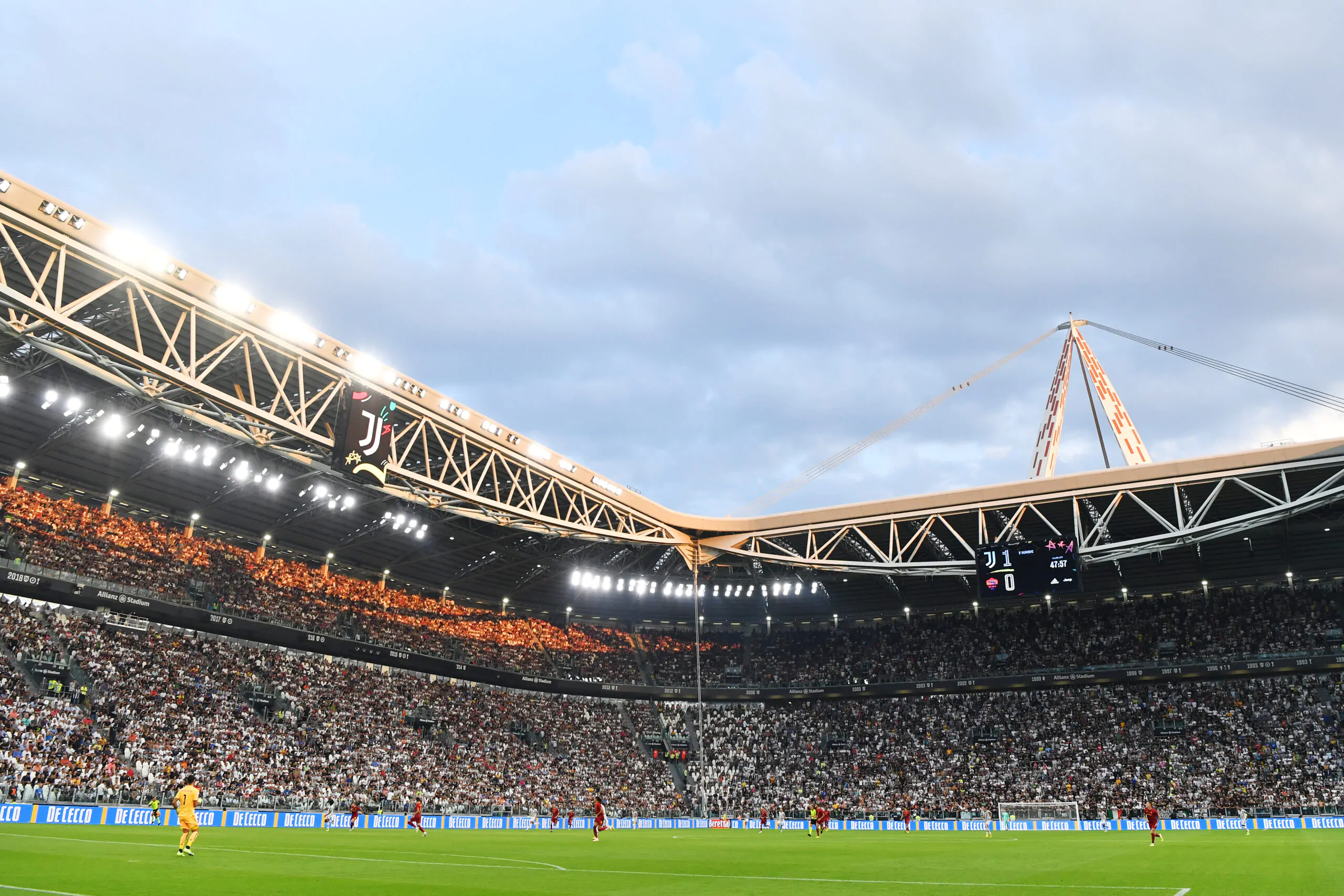 FOTO – Striscione fuori lo Stadium dei tifosi della Juventus per Vialli