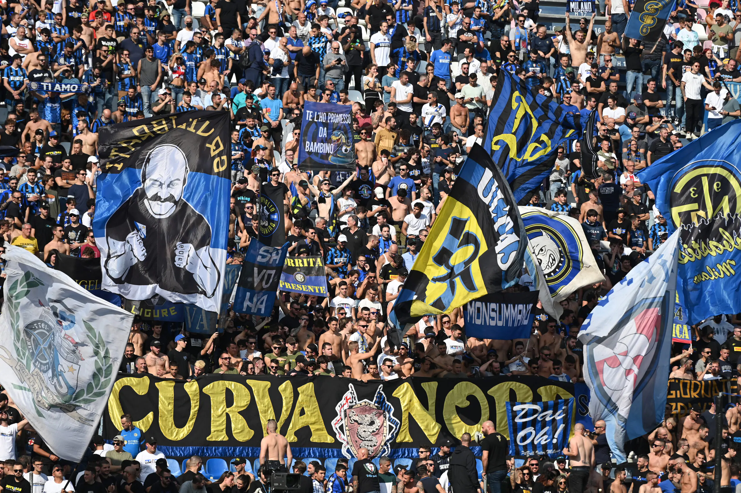 Ucciso il capo ultras della Curva Nord dell’Inter: silenzio e niente striscioni a San Siro