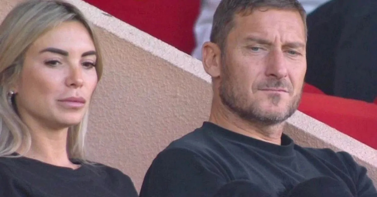 Totti e Noemi per la prima volta insieme allo stadio senza nascondersi