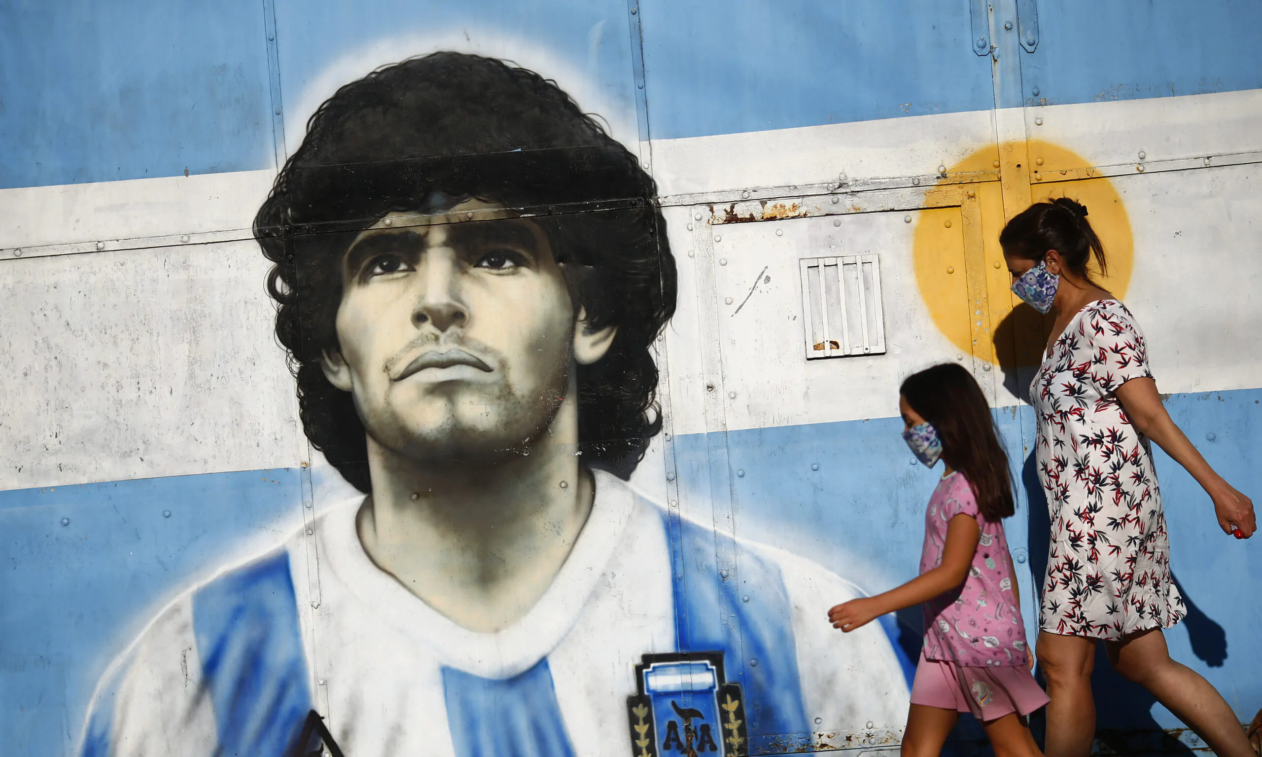 Maradona, all’asta il celebre pallone de “la mano de Dios”: il prezzo è da capogiro!