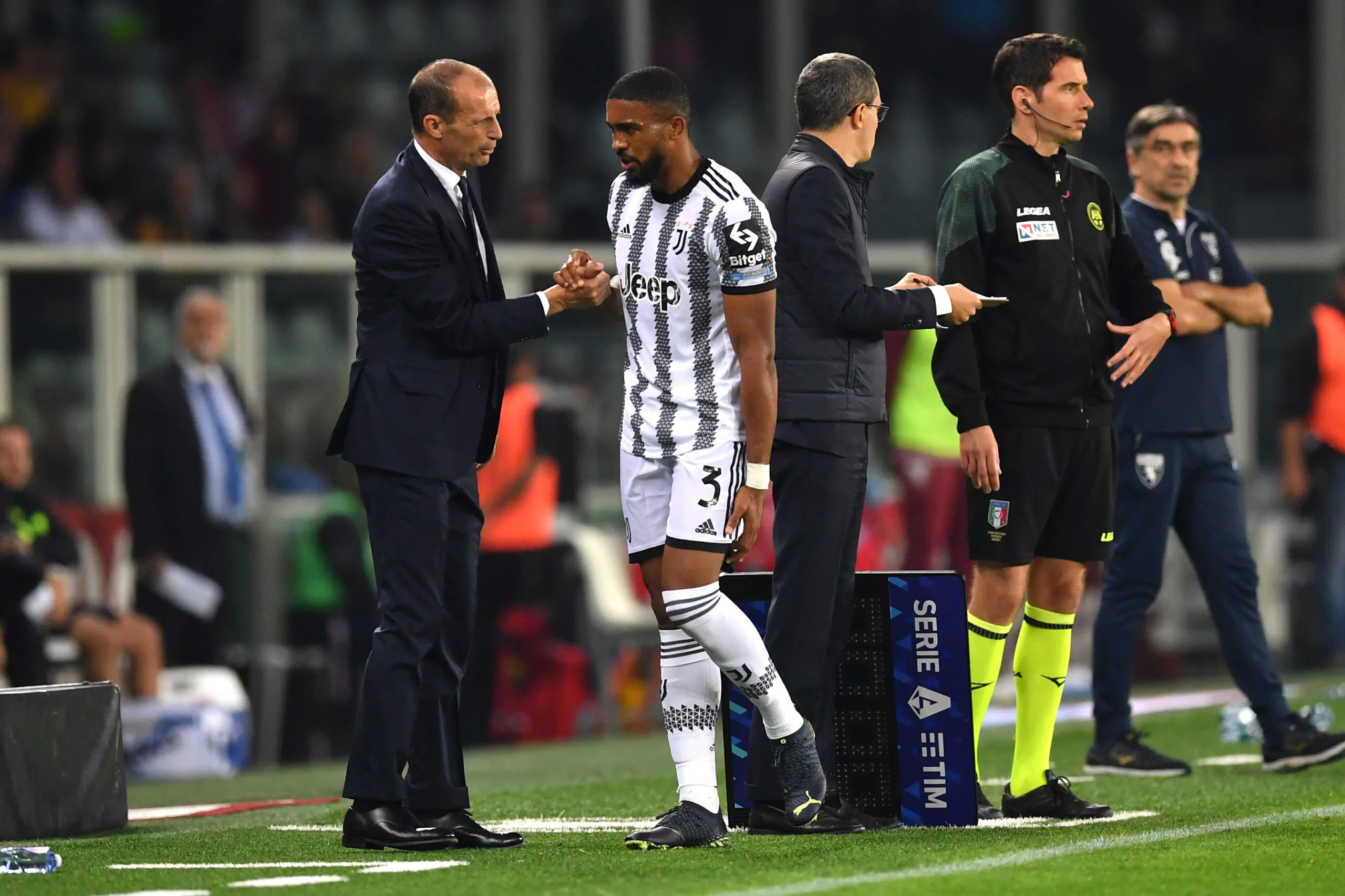Juventus, domani gli esami per Bremer: i possibili tempi di recupero