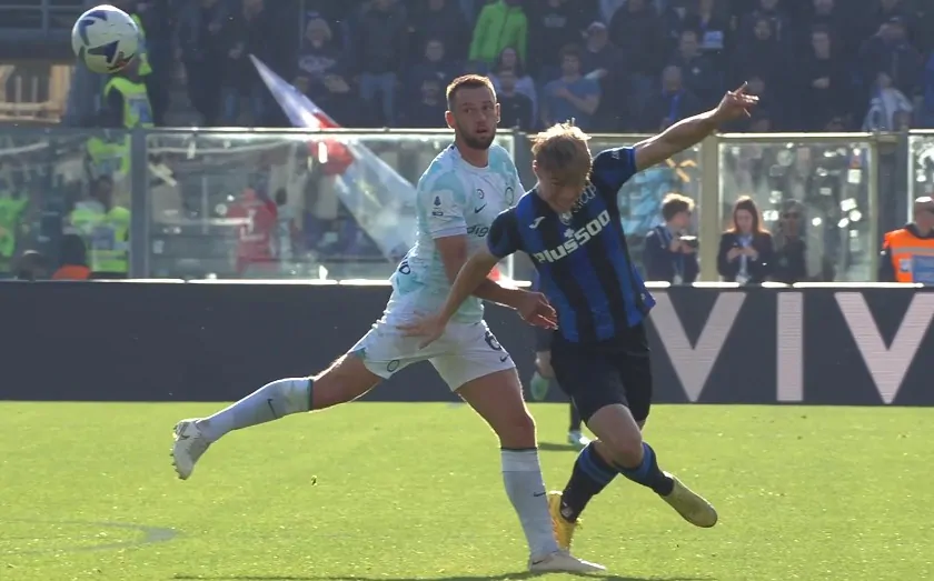 Atalanta-Inter, Marelli: “Dubbi su contatto de Vrij-Hojlund”