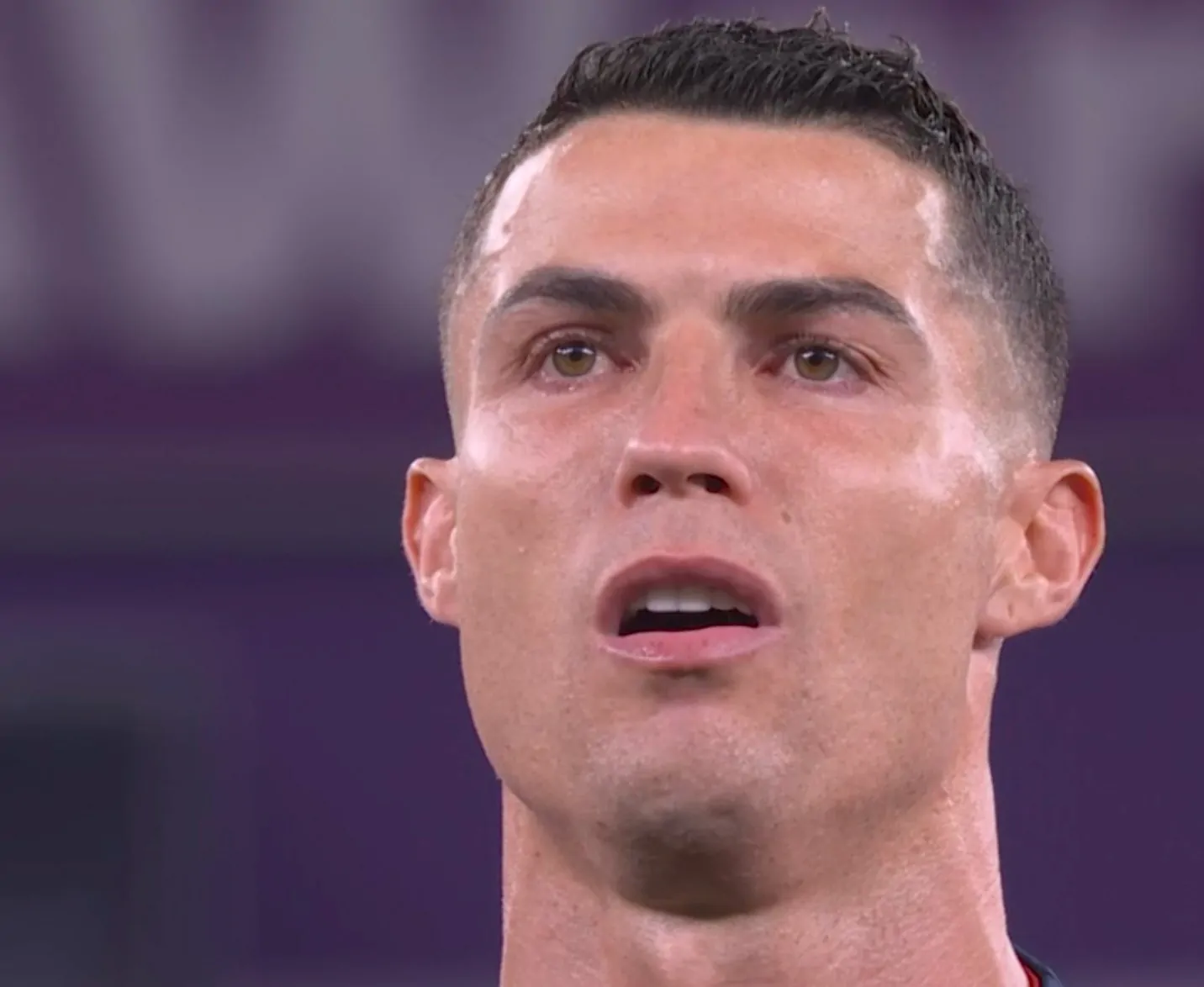 Inno portoghese da brividi al Mondiale: la reazione di Ronaldo fa il giro del mondo