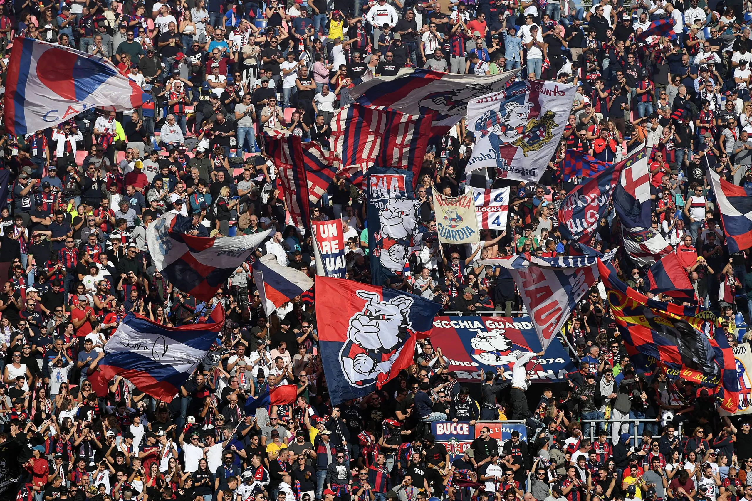 I tifosi del Bologna contro il Mondiale in Qatar: lo striscione (FOTO)