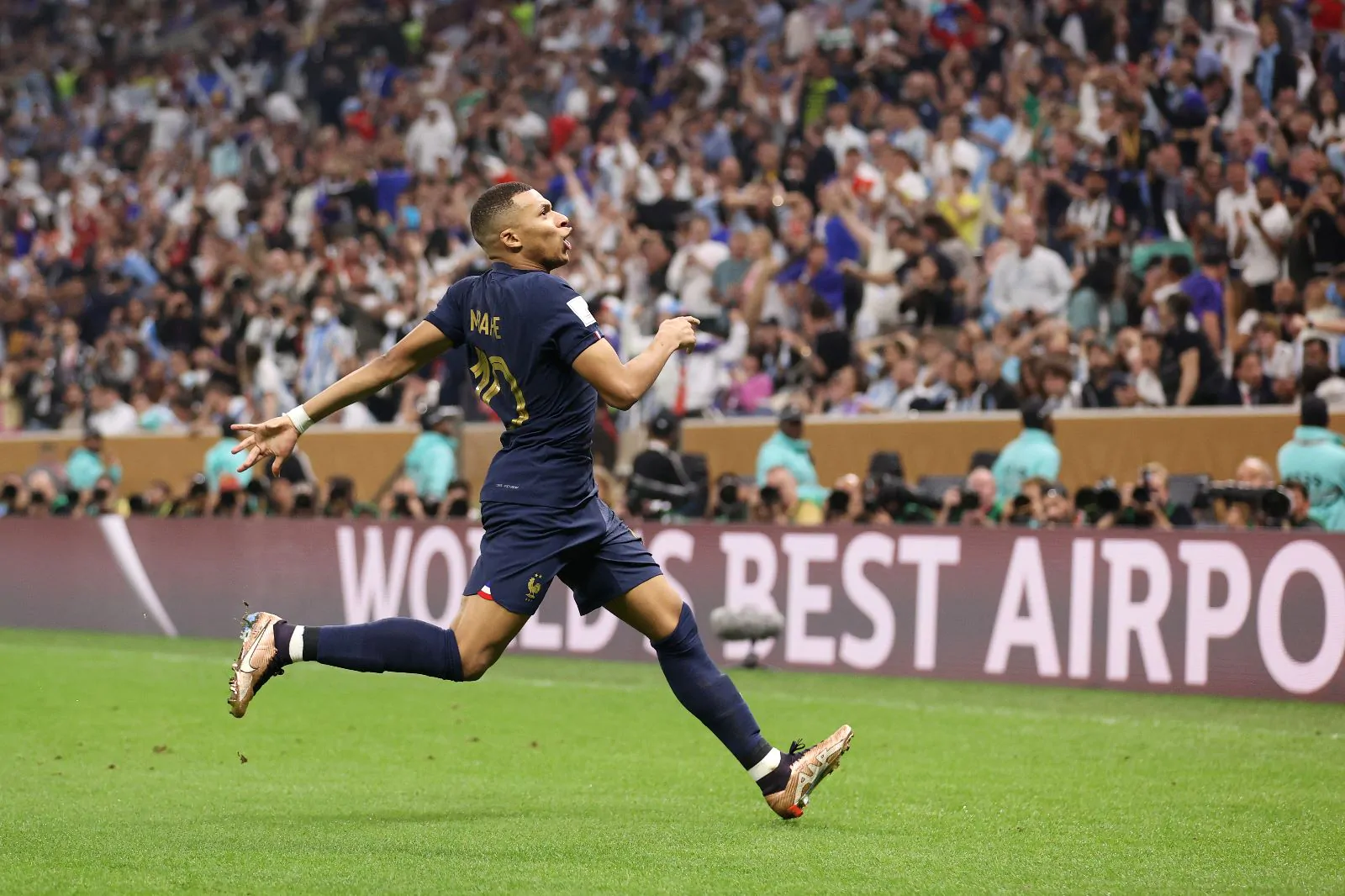 Doppietta di Mbappé, esultanza polemica di Deschamps verso la panchina dell’Argentina (FOTO)