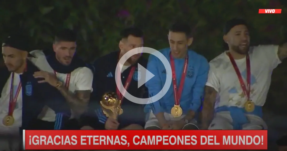 Incidente sfiorato sul pullman dell’Argentina: coinvolti Messi e Di Maria (VIDEO)