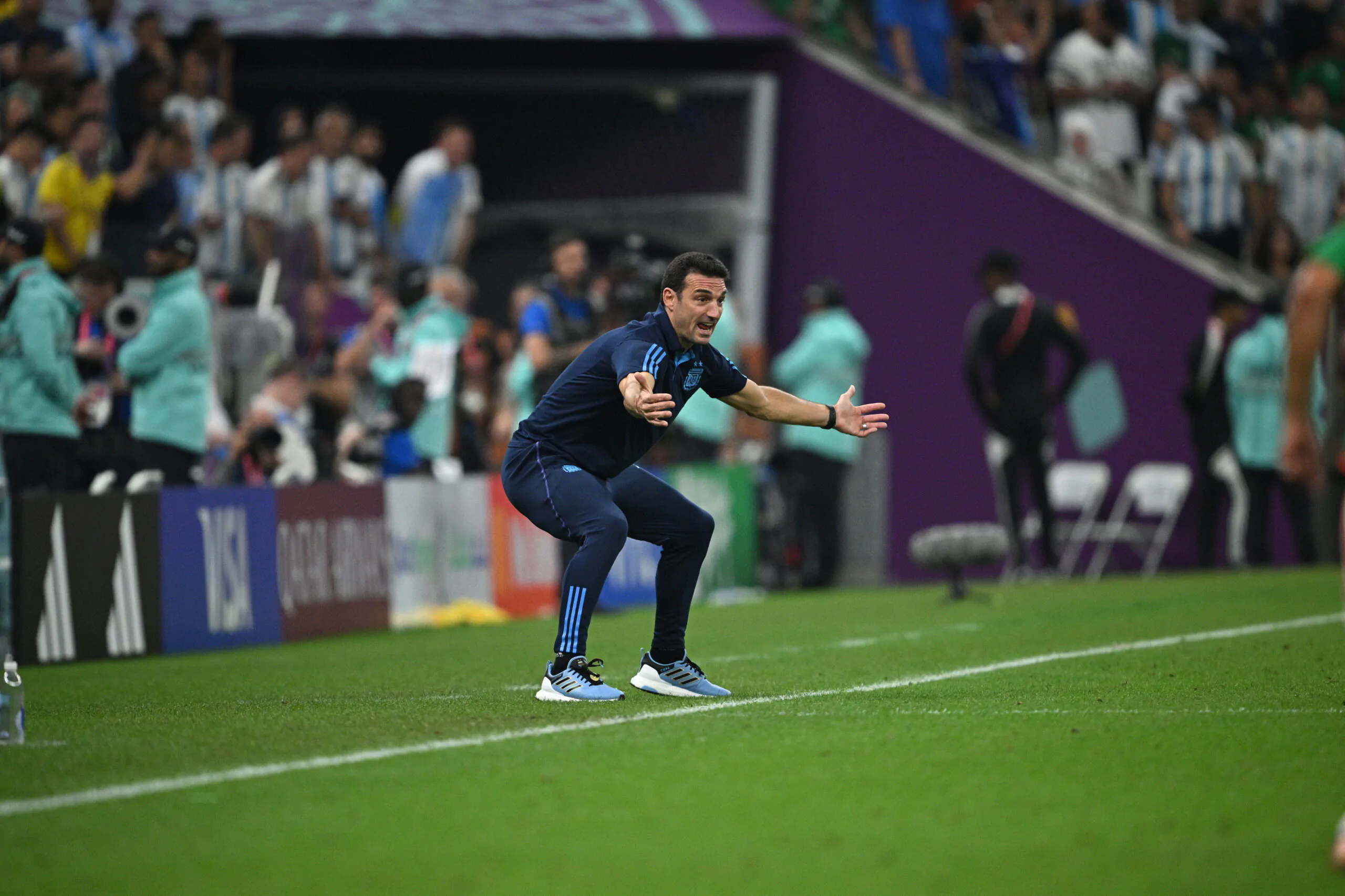 Scaloni emoziona tutti in conferenza dopo il successo: dedica speciale per il CT dell’Argentina