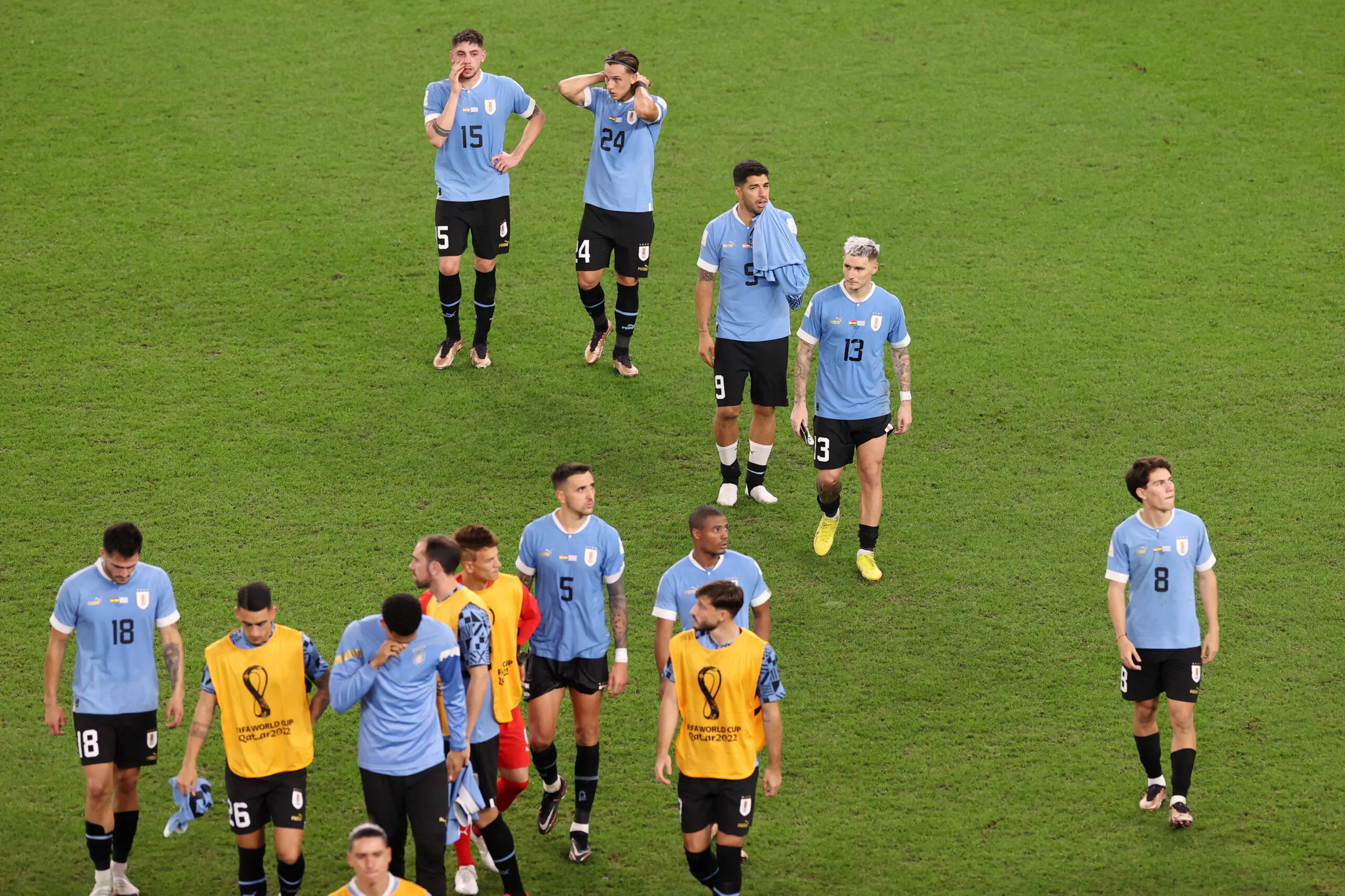 Mondiali – Uruguay eliminato, Cavani butta a terra il monitor del Var (VIDEO)