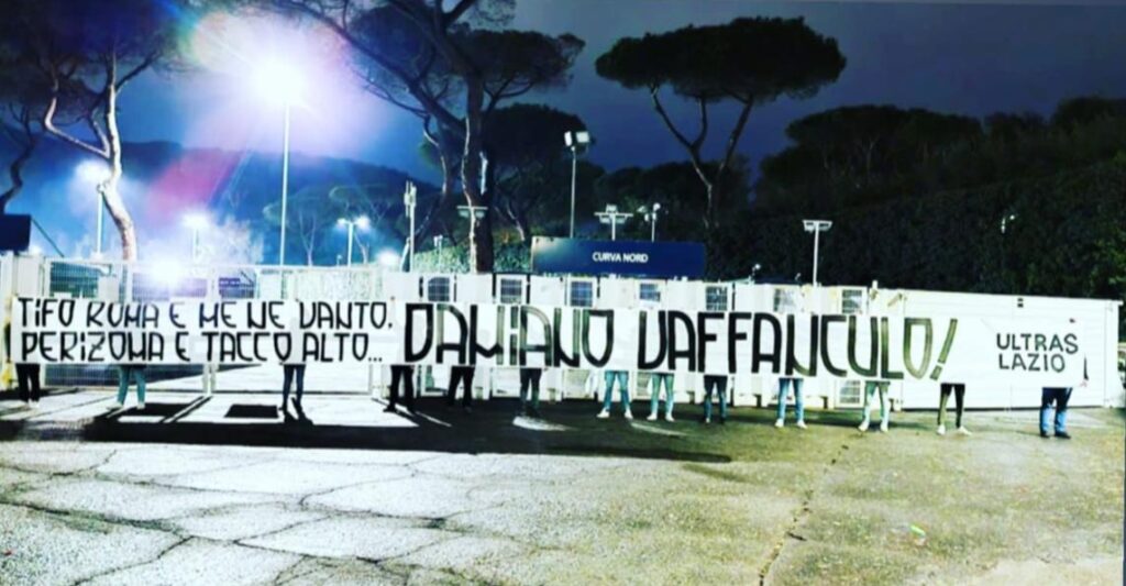 Striscione Lazio Damiano Maneskin