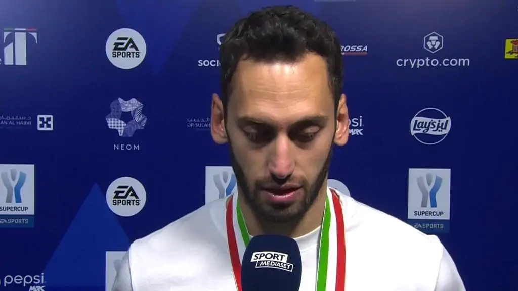 Calhanoglu si sfoga, attacco al Milan: “Insulti dell’anno scorso pesanti, il karma torna”