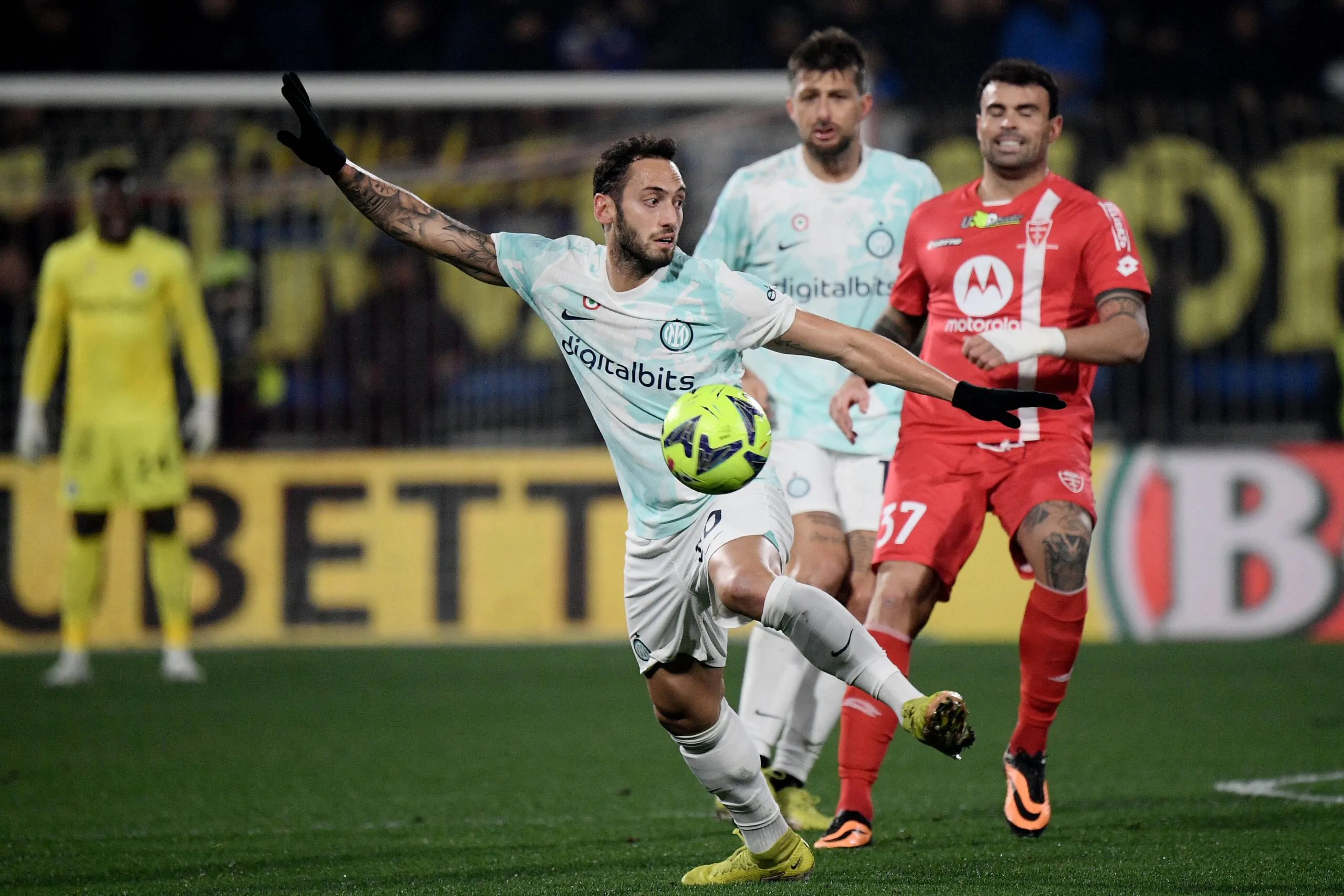 Inter Calhanoglu infortunio