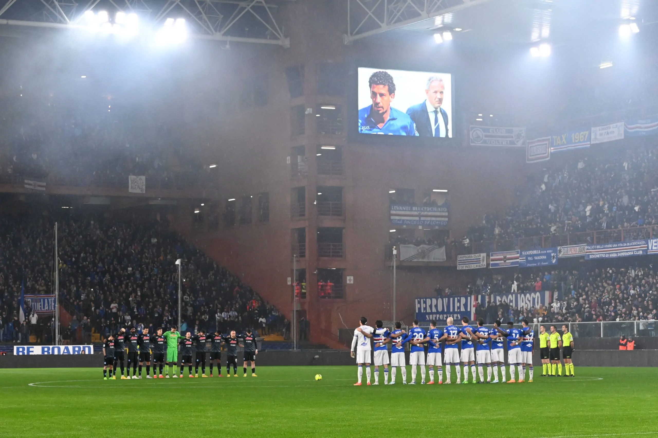 Sampdoria-Napoli, vergogna durante il minuto di silenzio per Vialli e Mihajlovic: cori beceri contro i napoletani