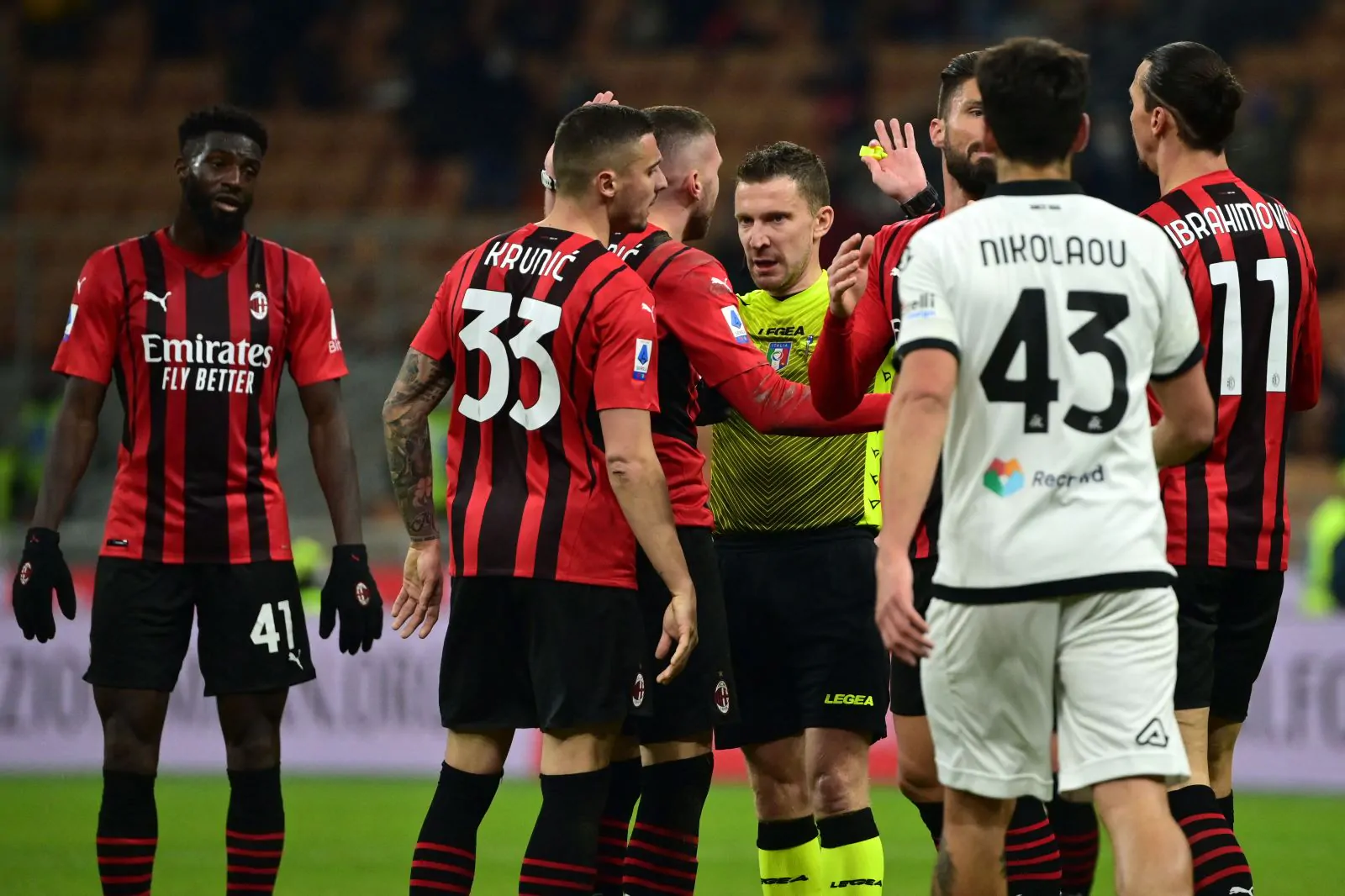 A sorpresa, il centrocampista lascia il Milan e resta in Serie A!