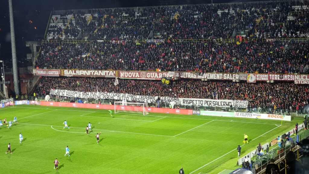 striscione salernitana napoli