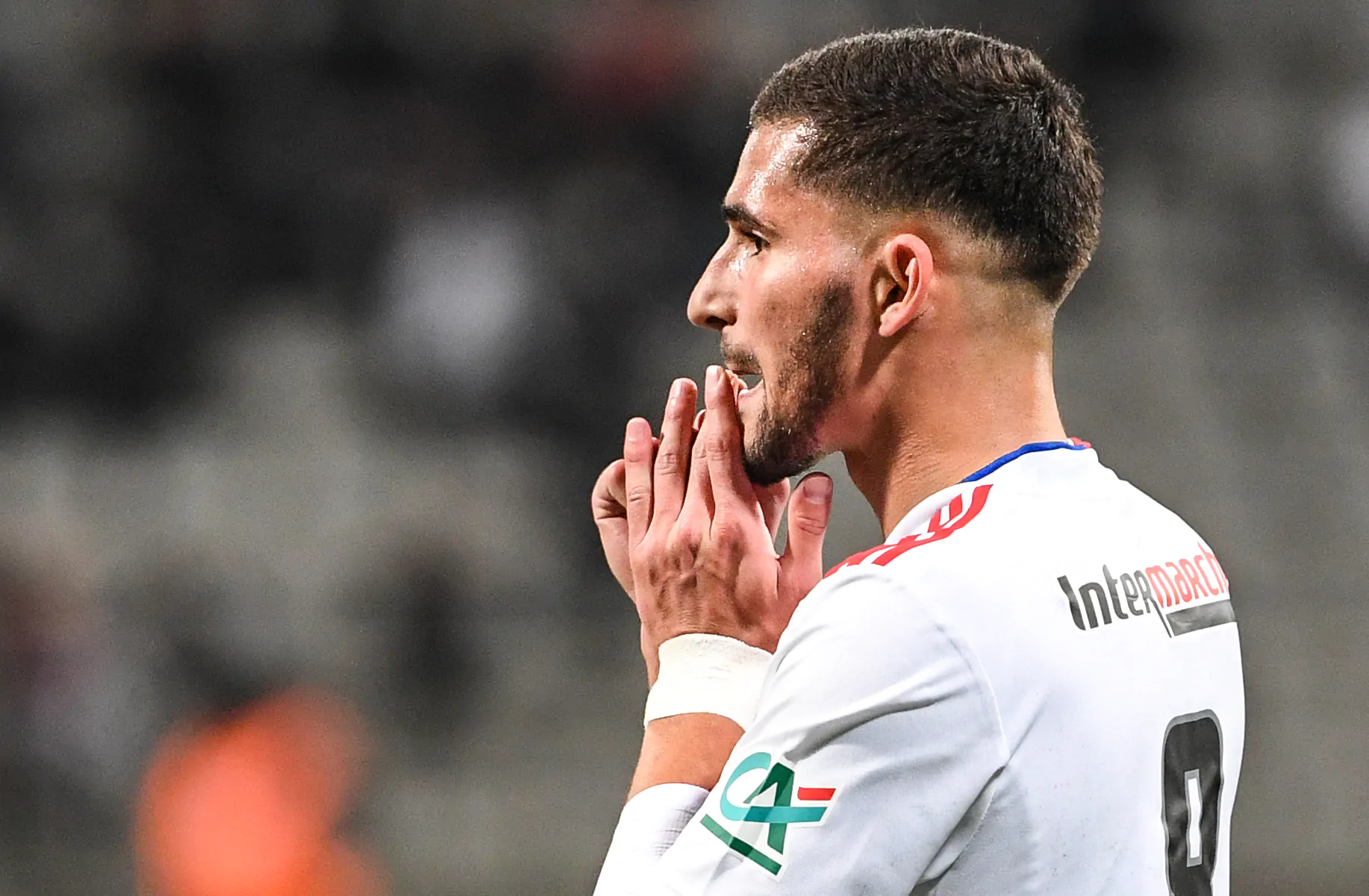 Calciomercato, Aouar via da Lione: la decisione sul futuro