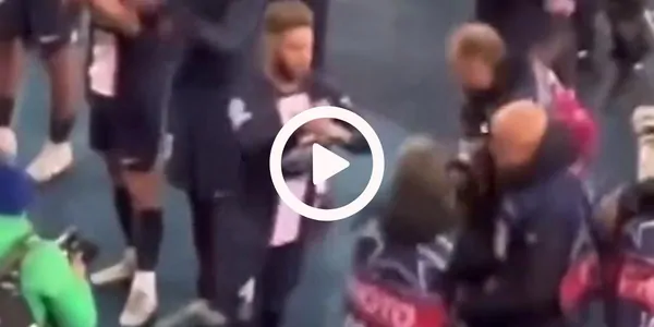 VIDEO – Sergio Ramos spintona due fotografi dopo PSG-Bayern Monaco: è polemica