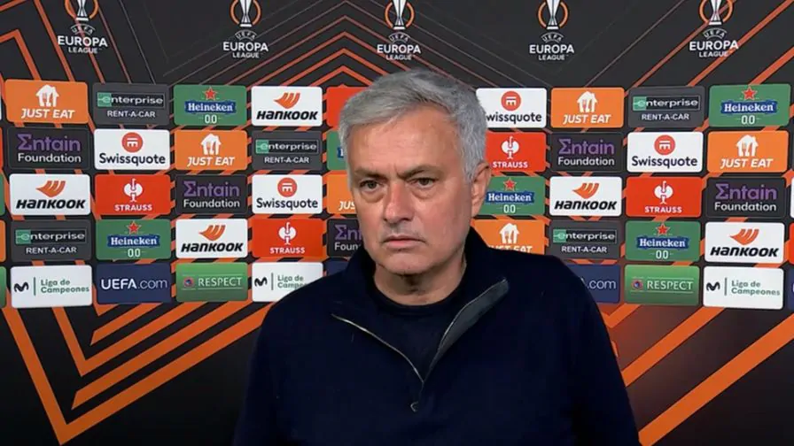 Mourinho fa i complimenti alla sua Roma e poi provoca la Lazio in diretta: avete sentito?