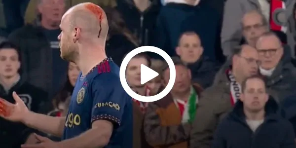 Feyenoord-Ajax, follia dei tifosi: Klaassen colpito alla testa (VIDEO)