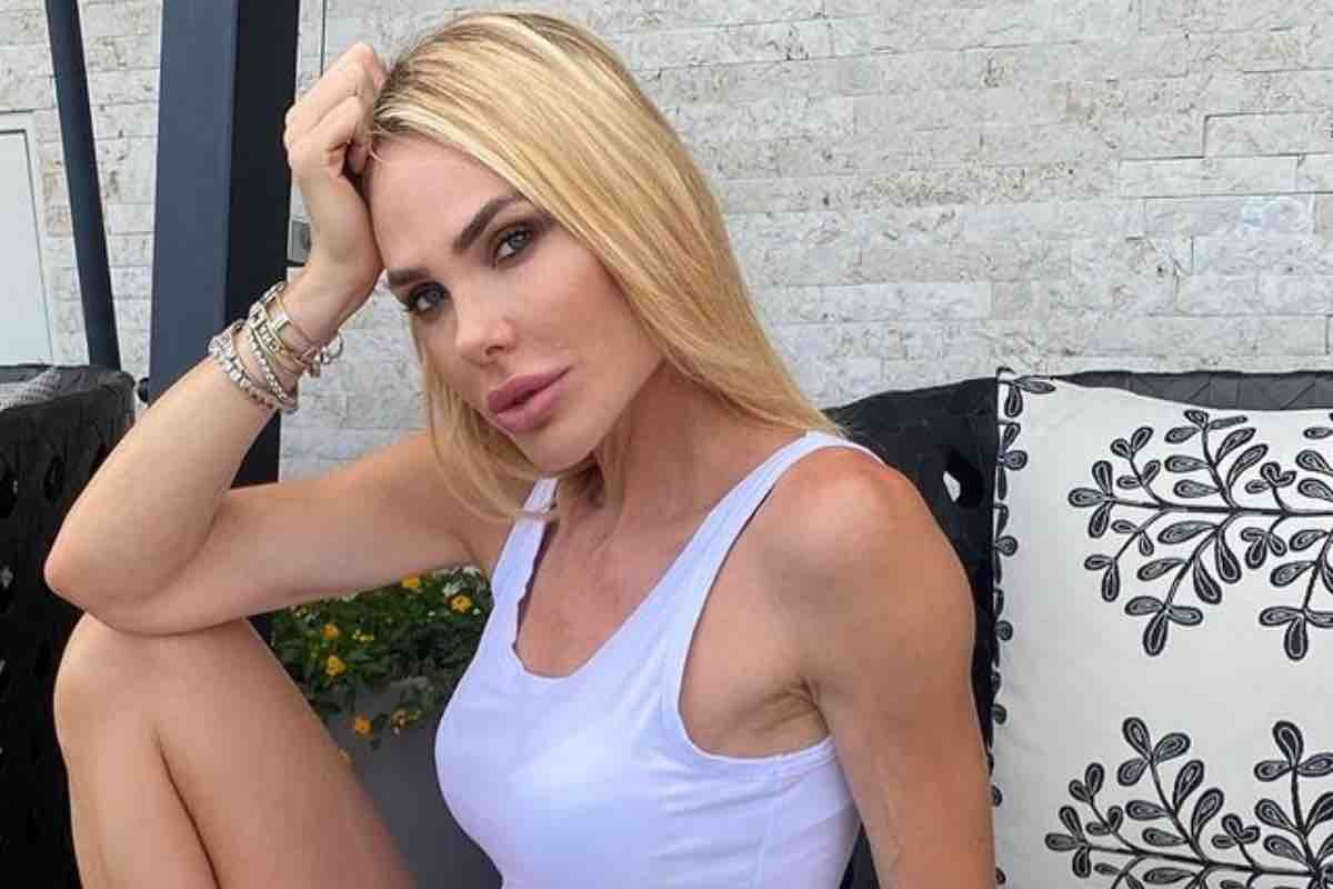 Ilary Blasi posa su Instagram, spuntano le polemiche ed il retroscena