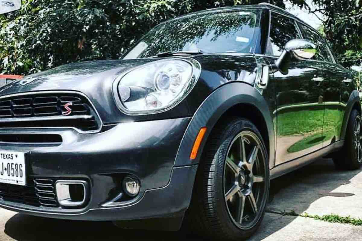 Countryman, la macchina rubata a Kvara