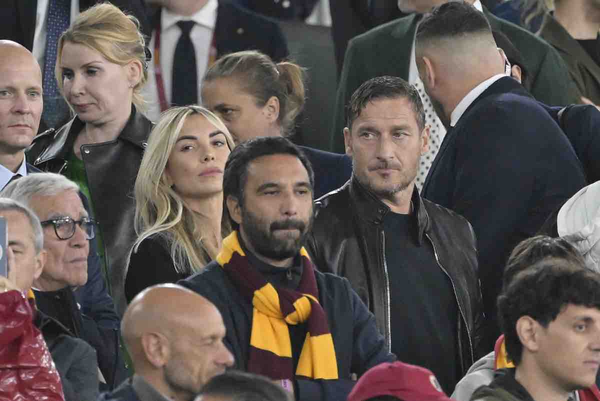Noemi Bocchi e Francesco Totti allo stadio, durante la festa una sorpresa