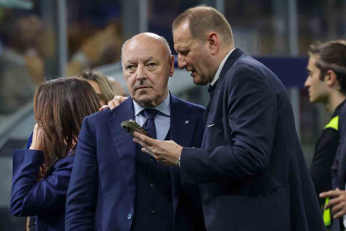 Giuseppe Marotta pensieroso in campo